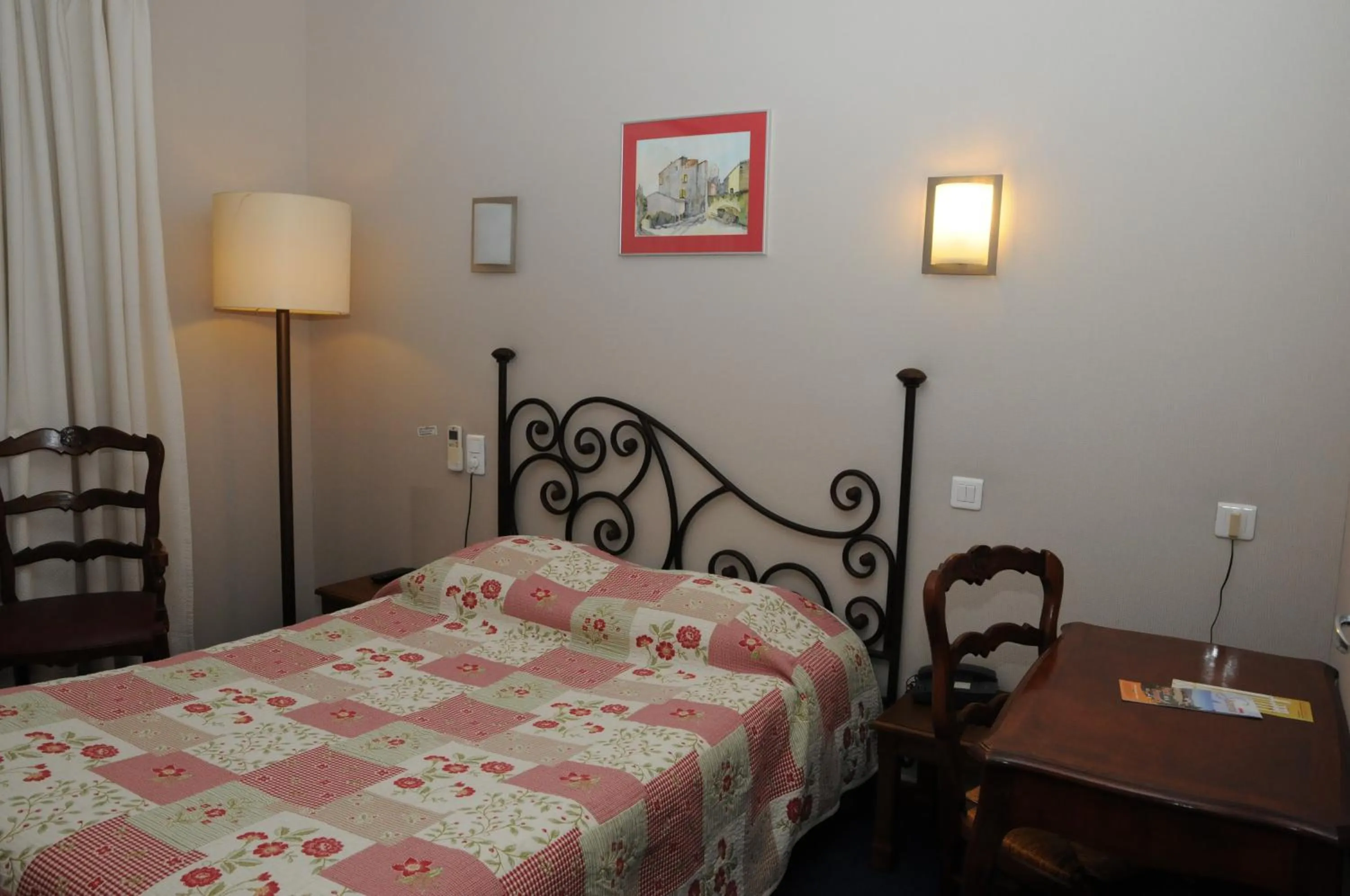 Twin Room with Bath - single occupancy in Grand Hôtel du Cours