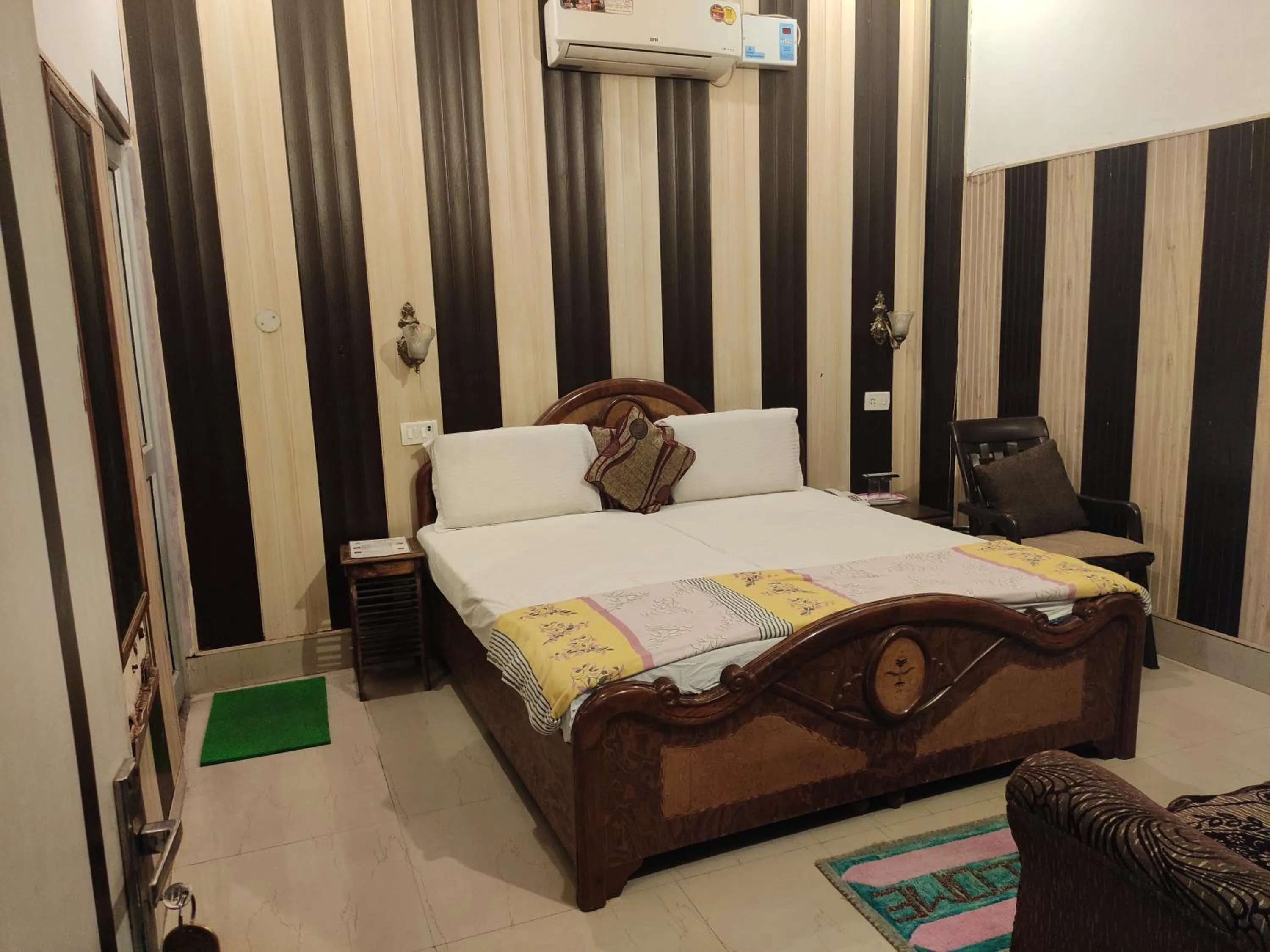 Hotel Golden Woods