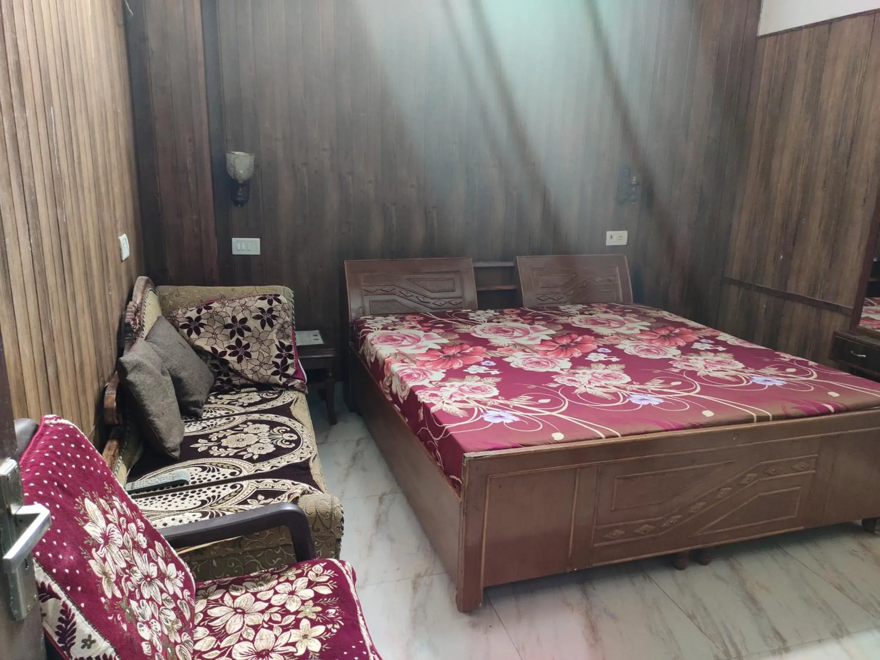 Deluxe Double Room - single occupancy in Hotel Golden Woods Deluxe Double Room - single occupancy in Hotel Golden Woods