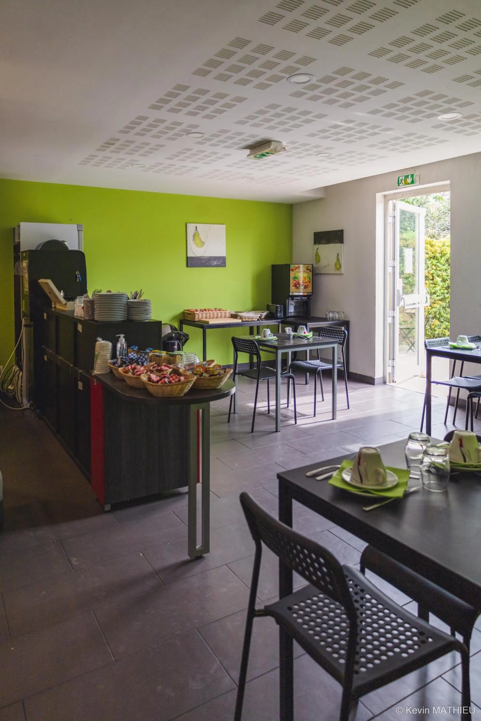 Buffet breakfast in Résidence Les Académies Aixoise