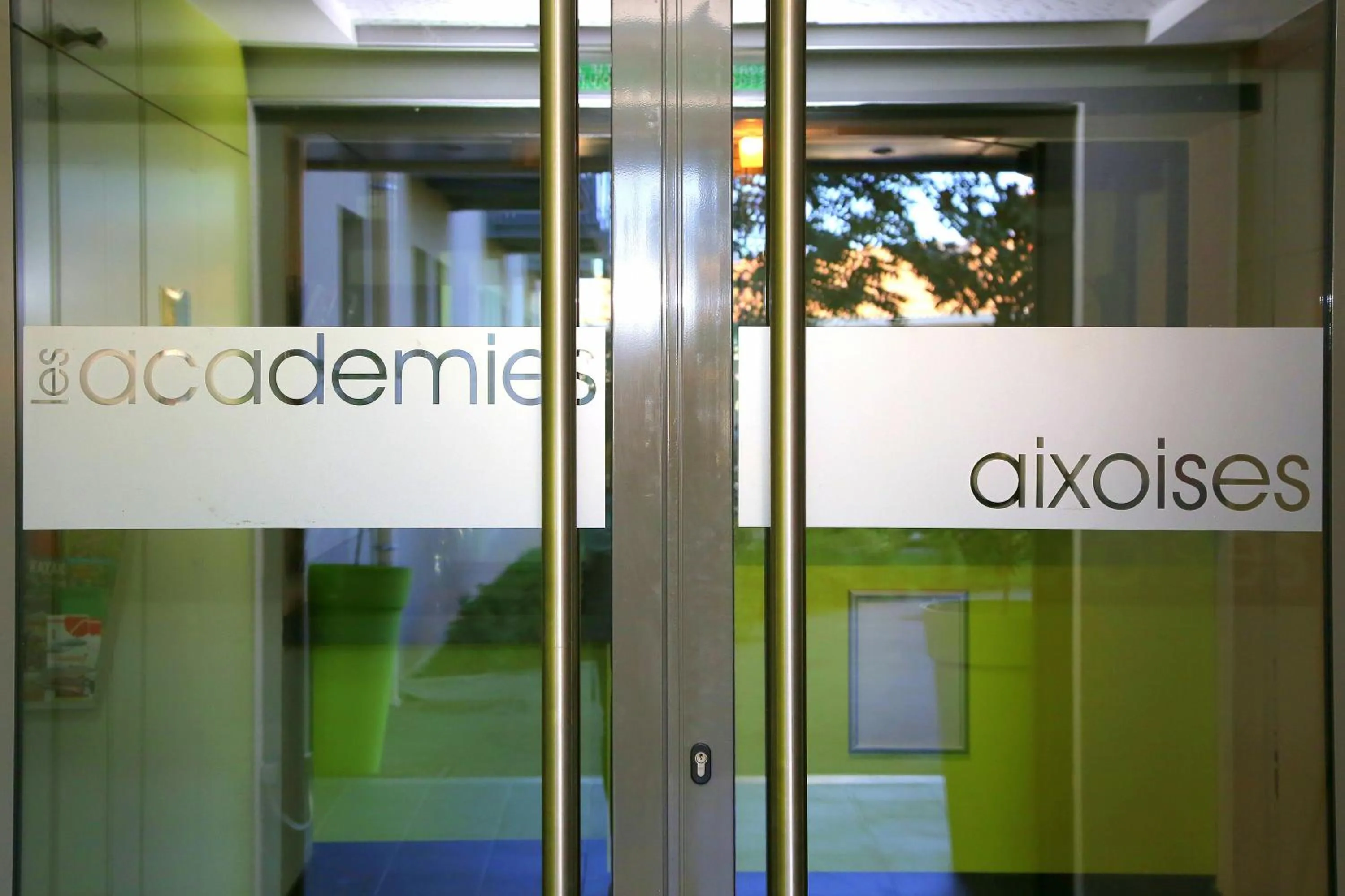 Facade/entrance in Résidence Les Académies Aixoise