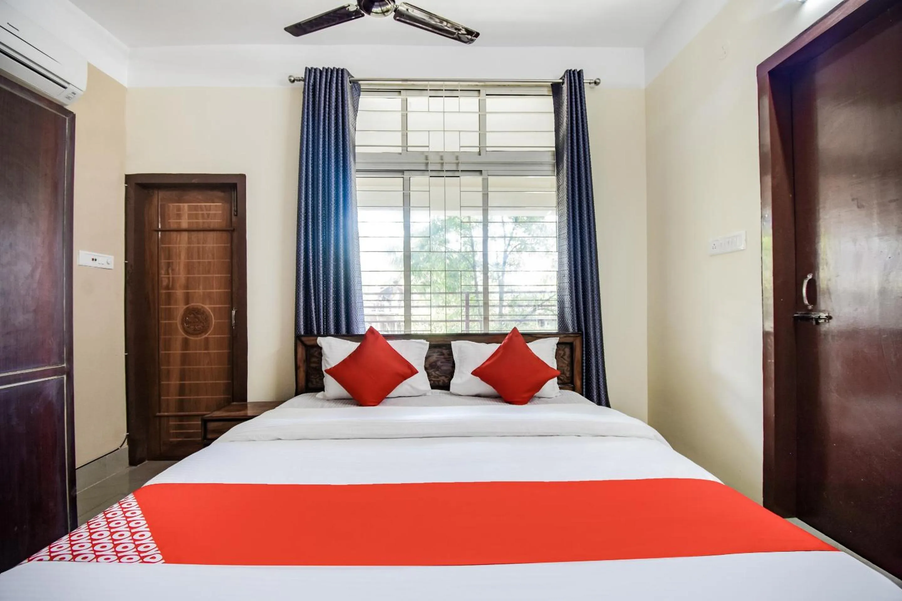 Bedroom, Bed in Super Hotel O Royal Pearl Inn