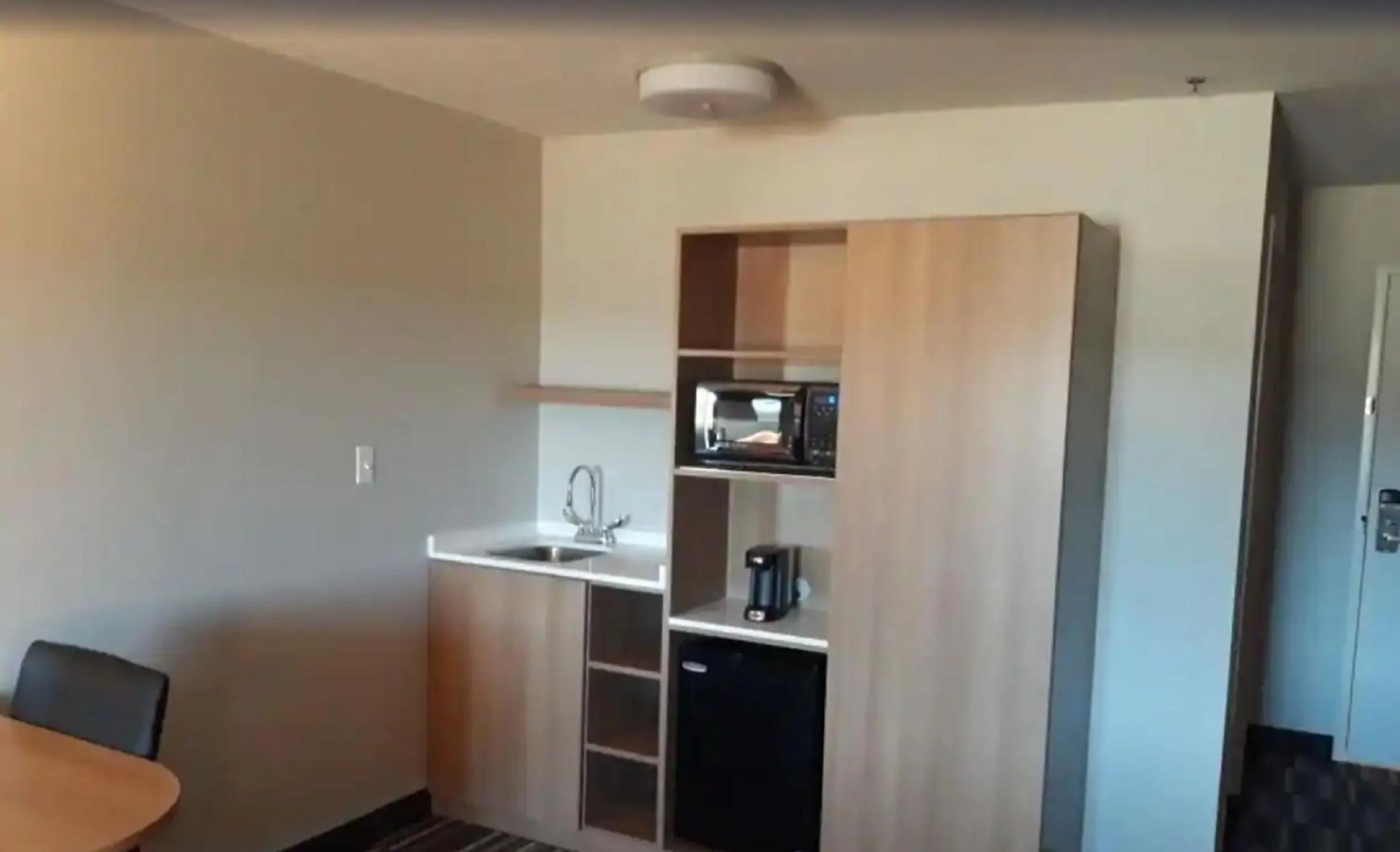 Kitchen or kitchenette in Microtel Inn & Suites by Wyndham Woodland Park