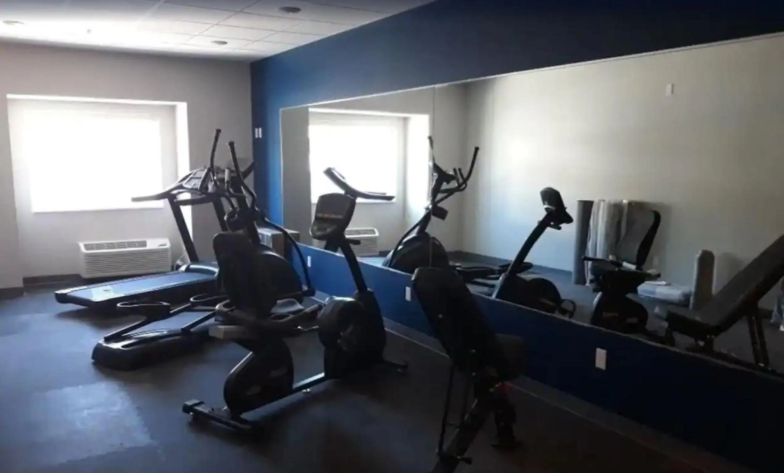 Fitness centre/facilities in Microtel Inn & Suites by Wyndham Woodland Park