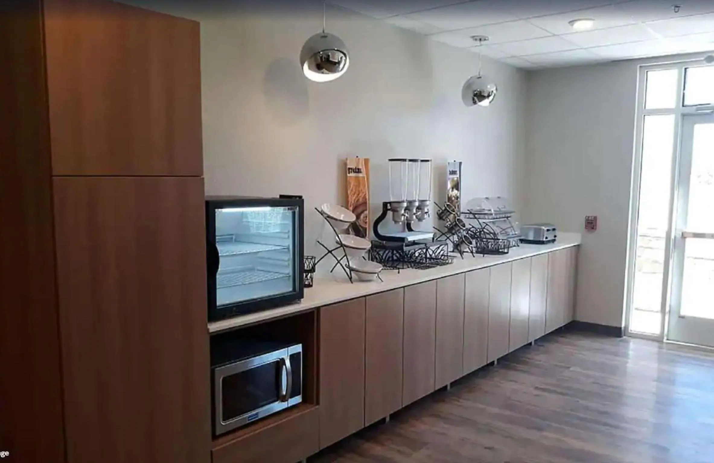Continental breakfast in Microtel Inn & Suites by Wyndham Woodland Park