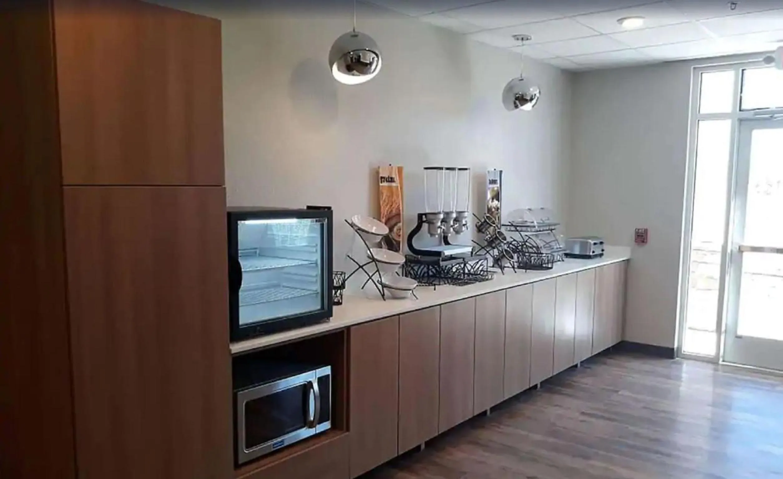 Breakfast in Microtel Inn & Suites by Wyndham Woodland Park