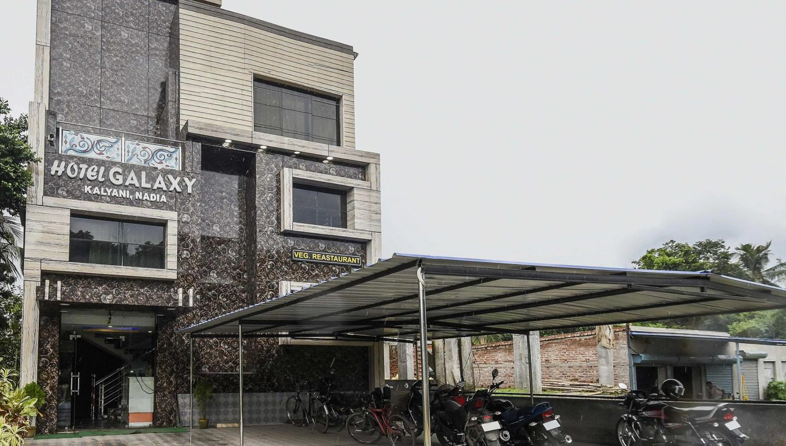 Facade/entrance in Hotel O Galaxy