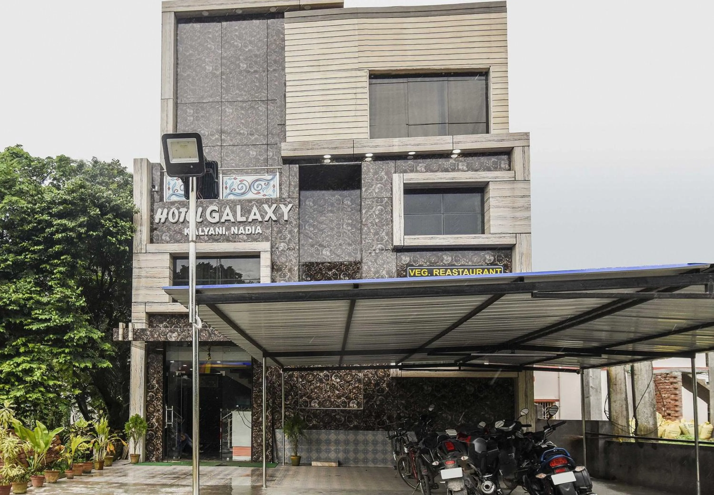 Facade/entrance in Hotel O Galaxy