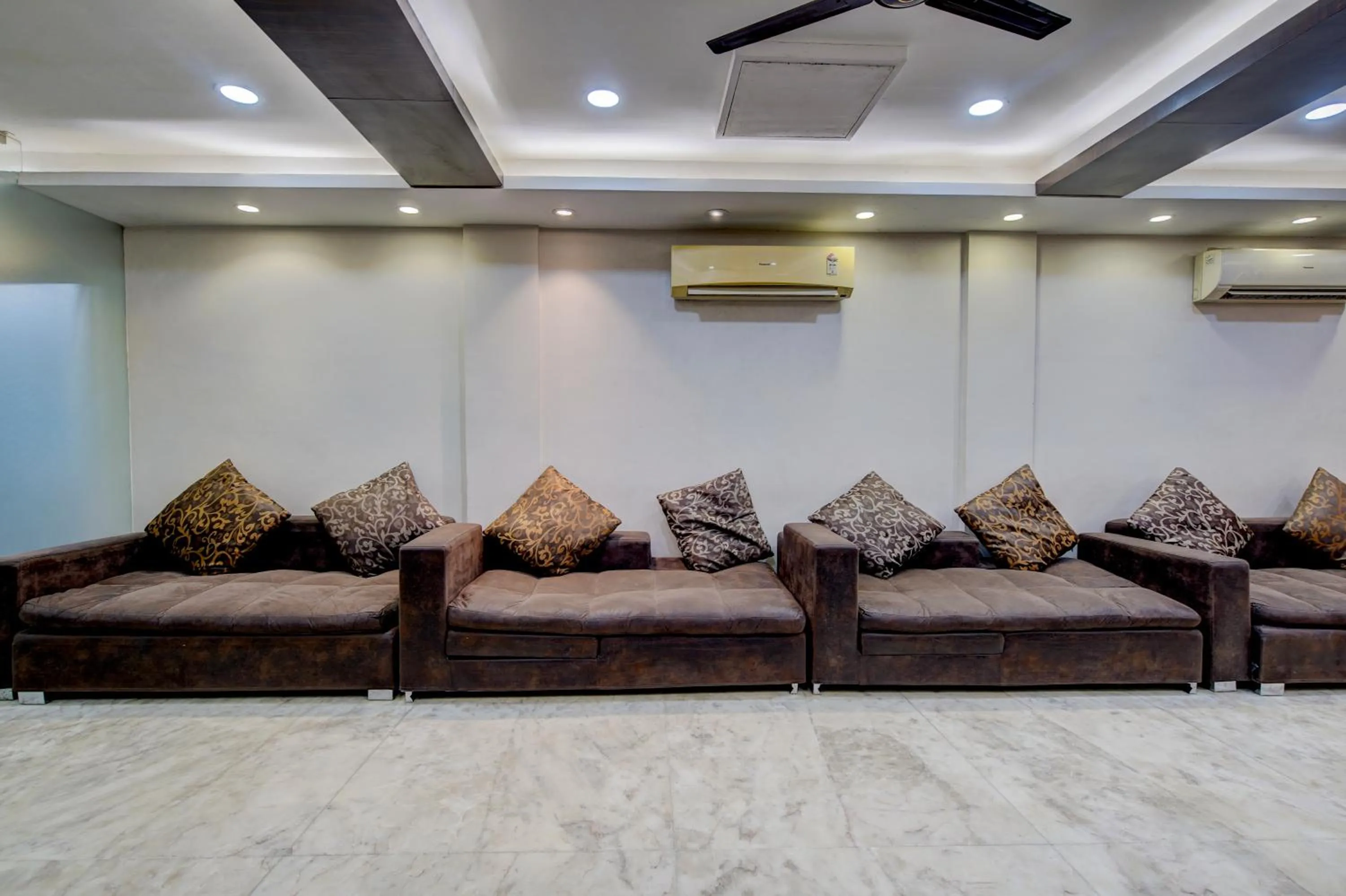 Seating area in Treebo Soho Newtown Near New Town Bus Stand