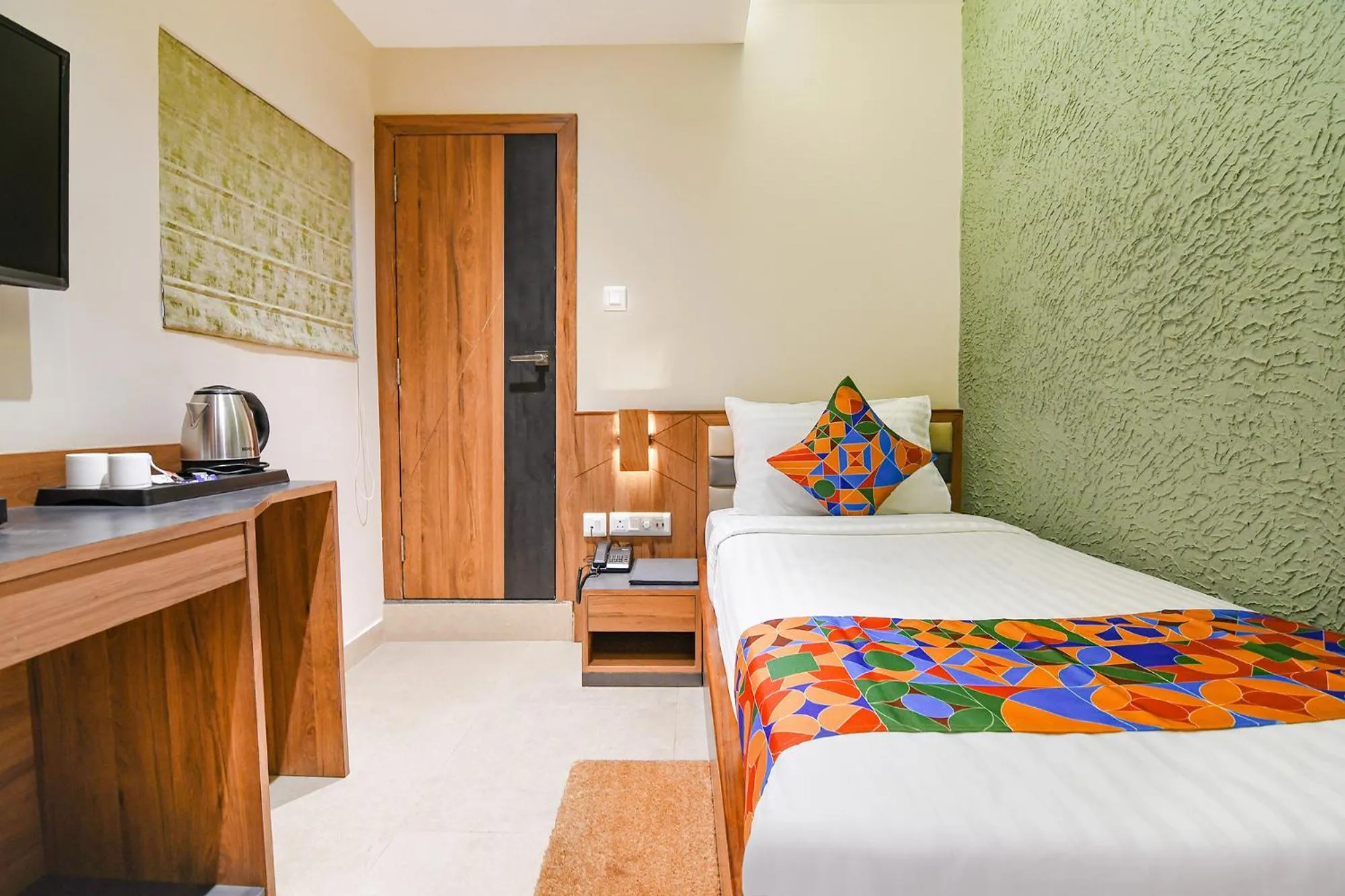 Bed in FabHotel Prime Swagatam International Chinar Park