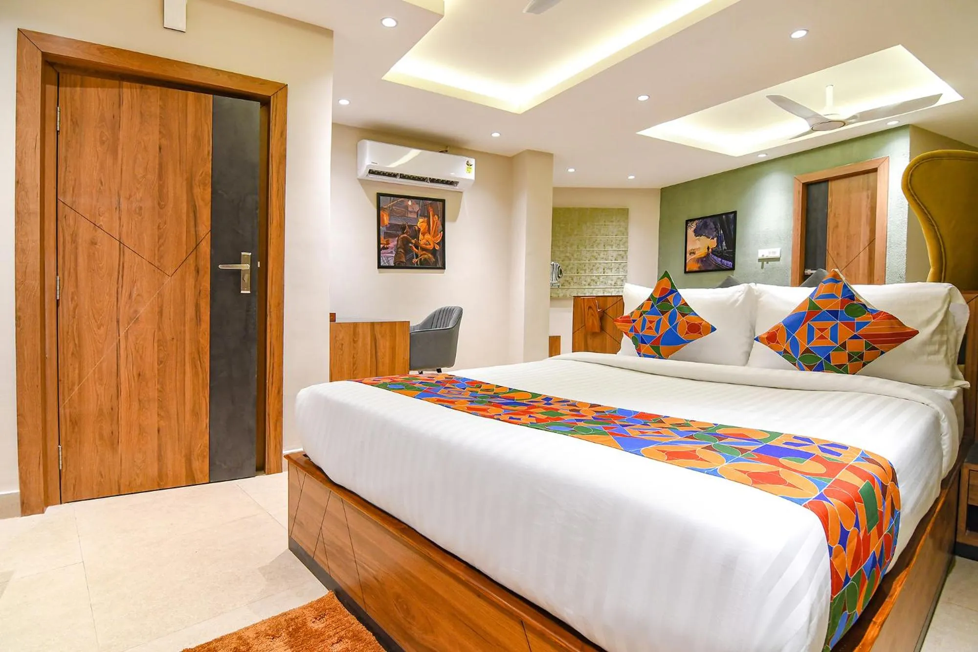 Bed in FabHotel Prime Swagatam International Chinar Park