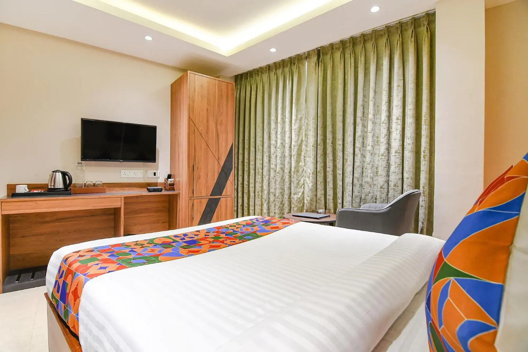 Bed in FabHotel Prime Swagatam International Chinar Park Bed in FabHotel Prime Swagatam International Chinar Park