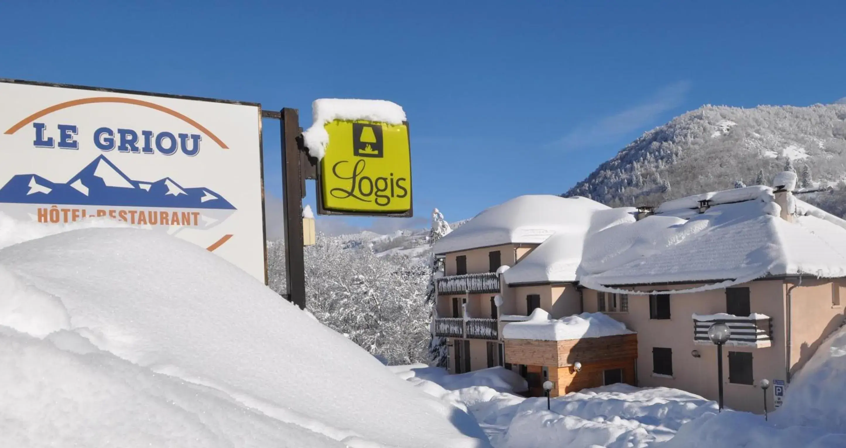 Property building in Logis Hôtel Le Griou Property building in Logis Hôtel Le Griou