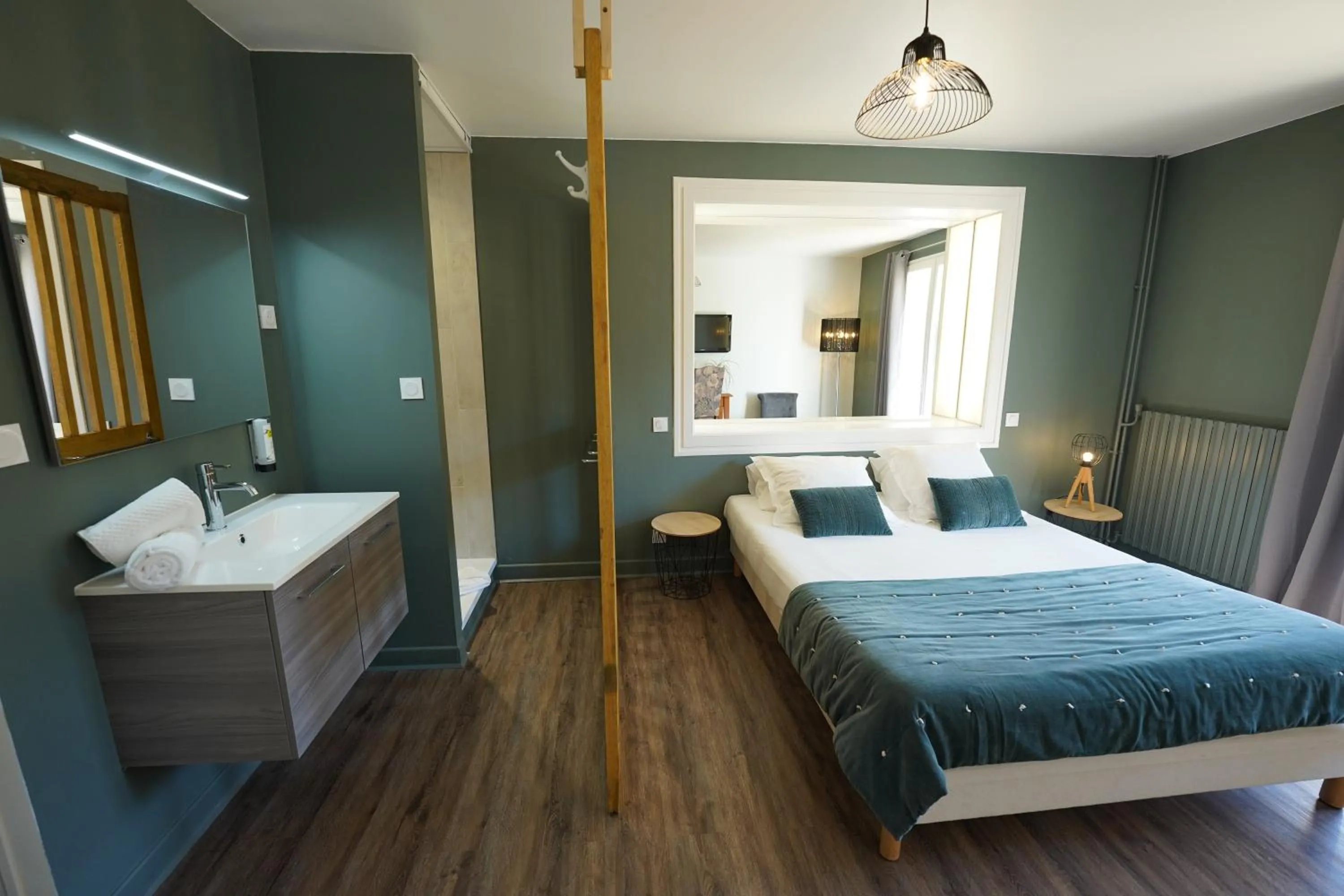 Bathroom, Bed in Logis Hôtel Le Griou