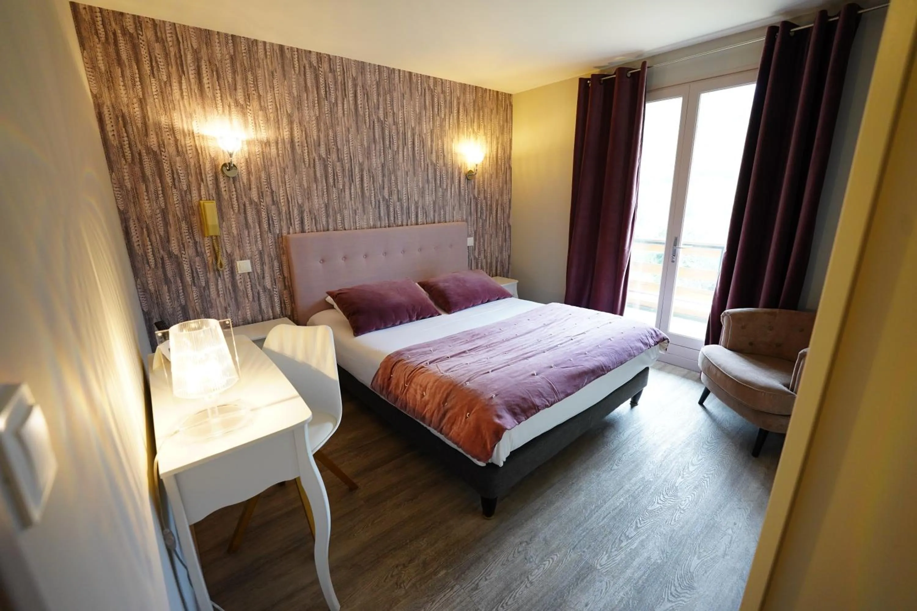 Photo of the whole room, Bed in Logis Hôtel Le Griou