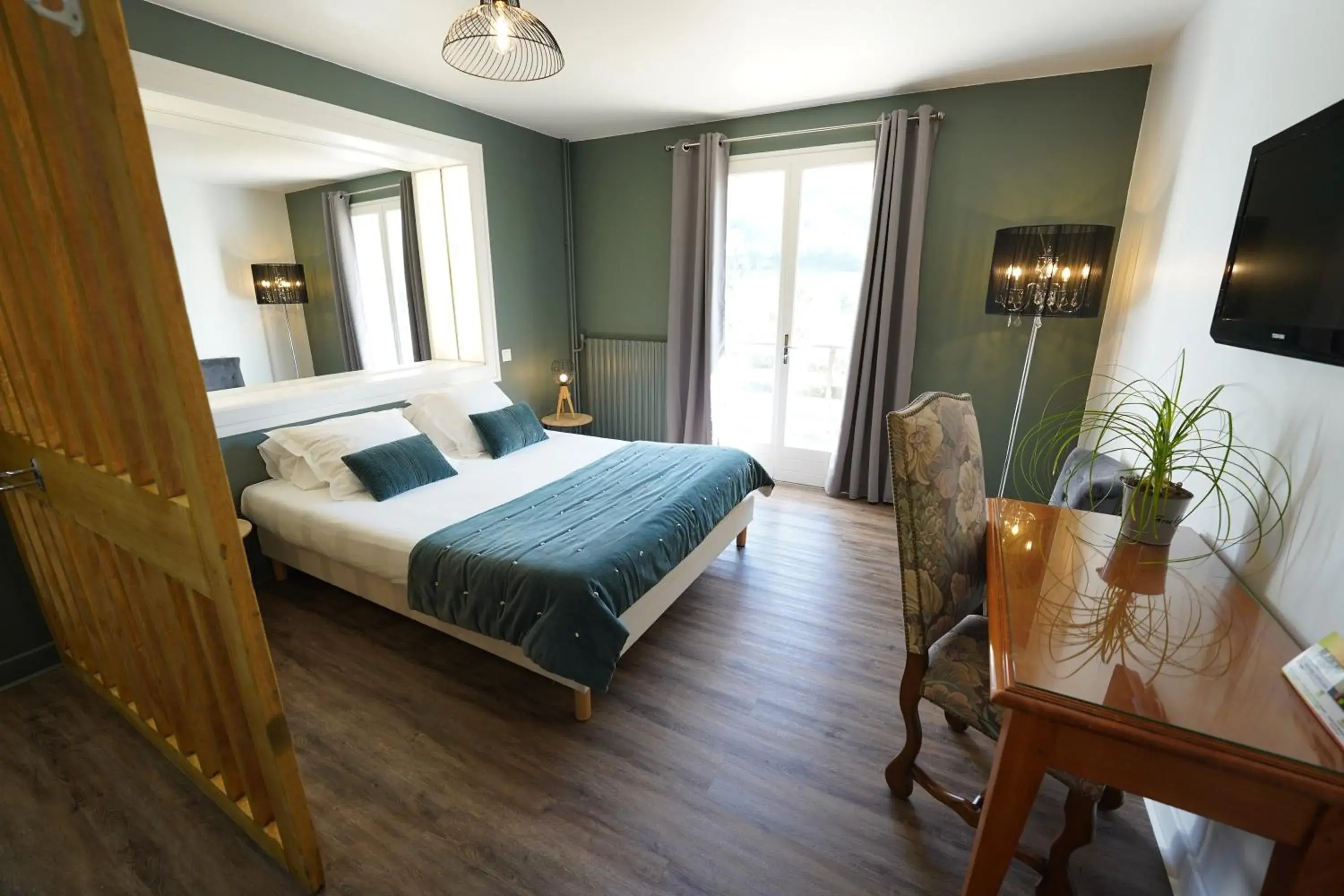 Double Room with Mountain View in Logis Hôtel Le Griou Double Room with Mountain View in Logis Hôtel Le Griou