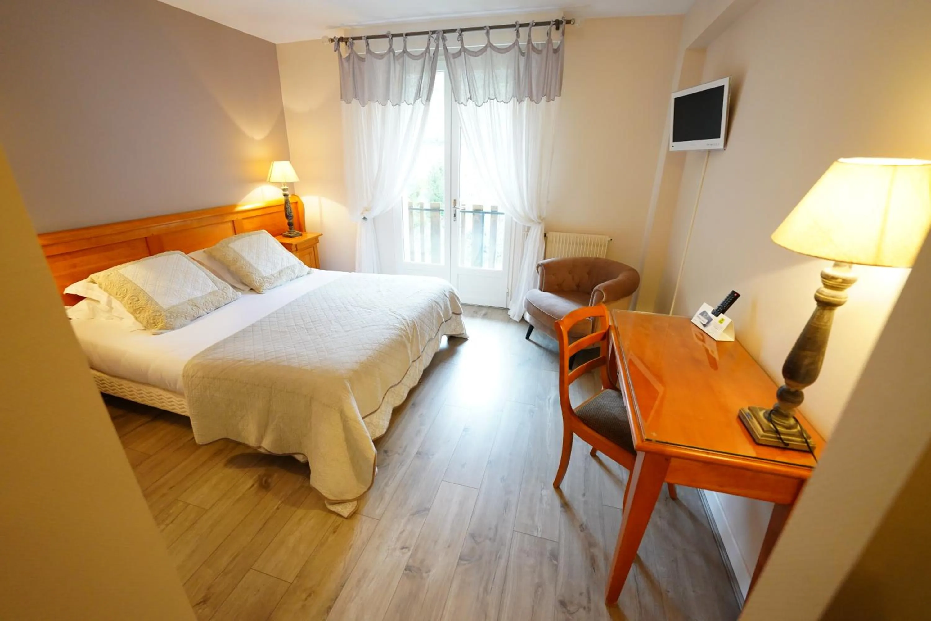 Photo of the whole room, Bed in Logis Hôtel Le Griou