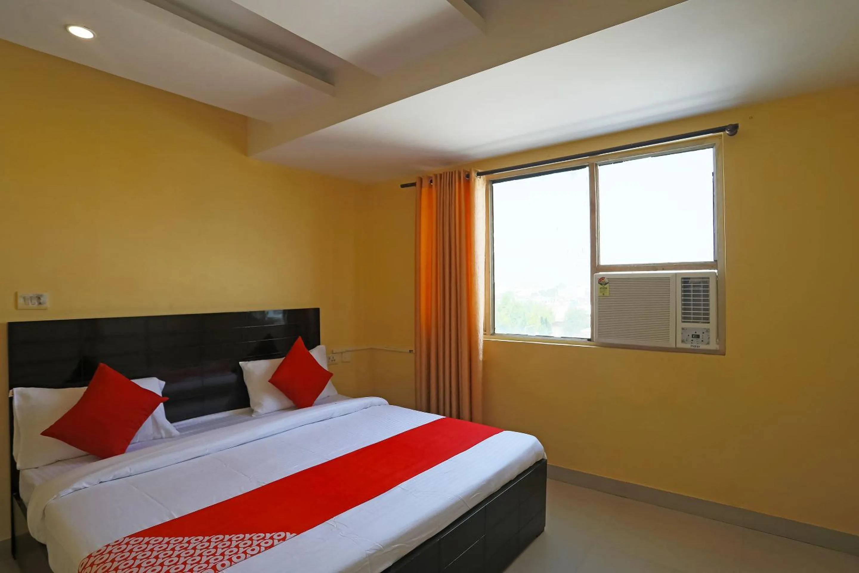 Bedroom in Hotel O M.M. Paradise & PG