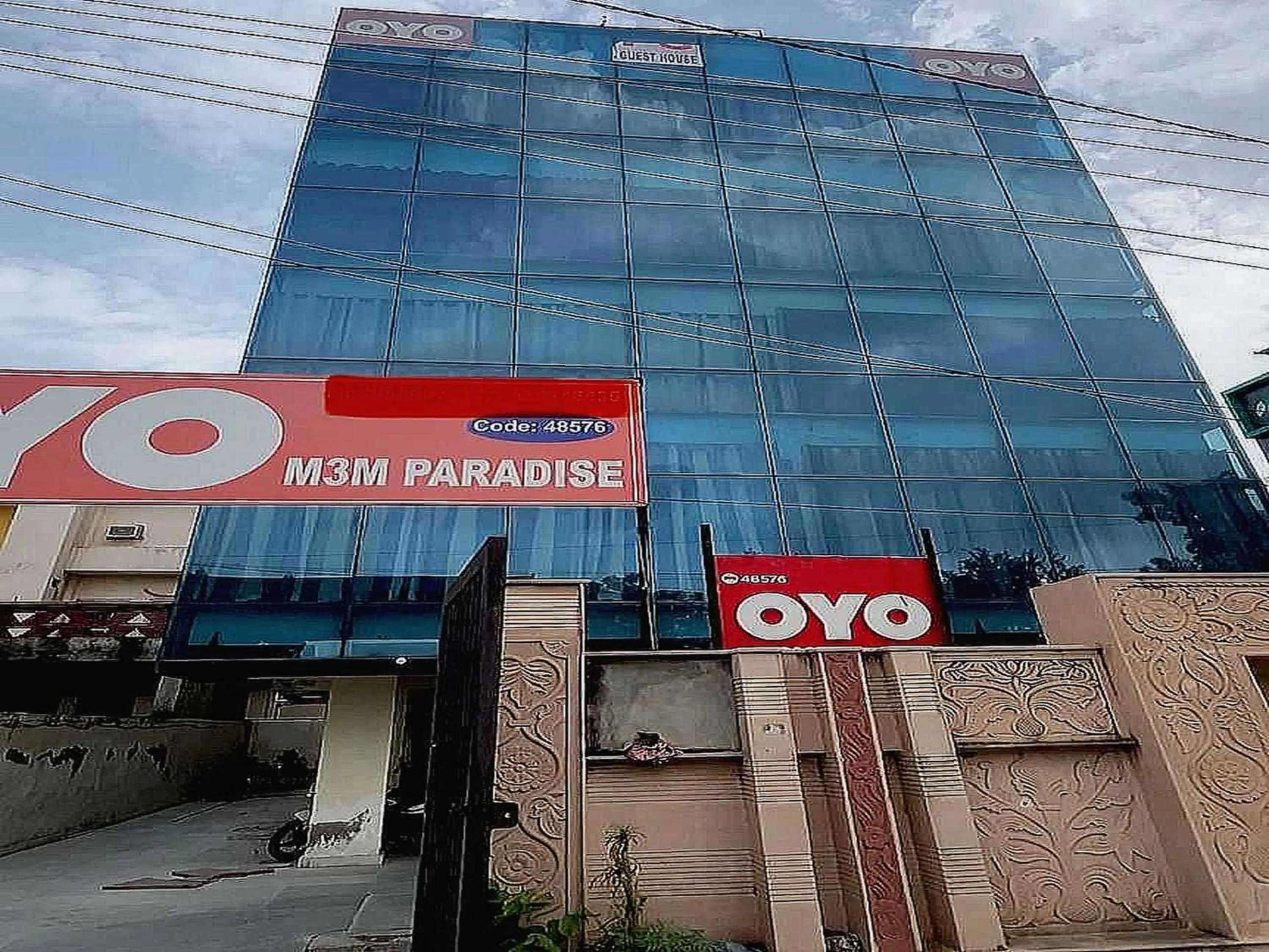 Facade/entrance in Hotel O M.M. Paradise & PG