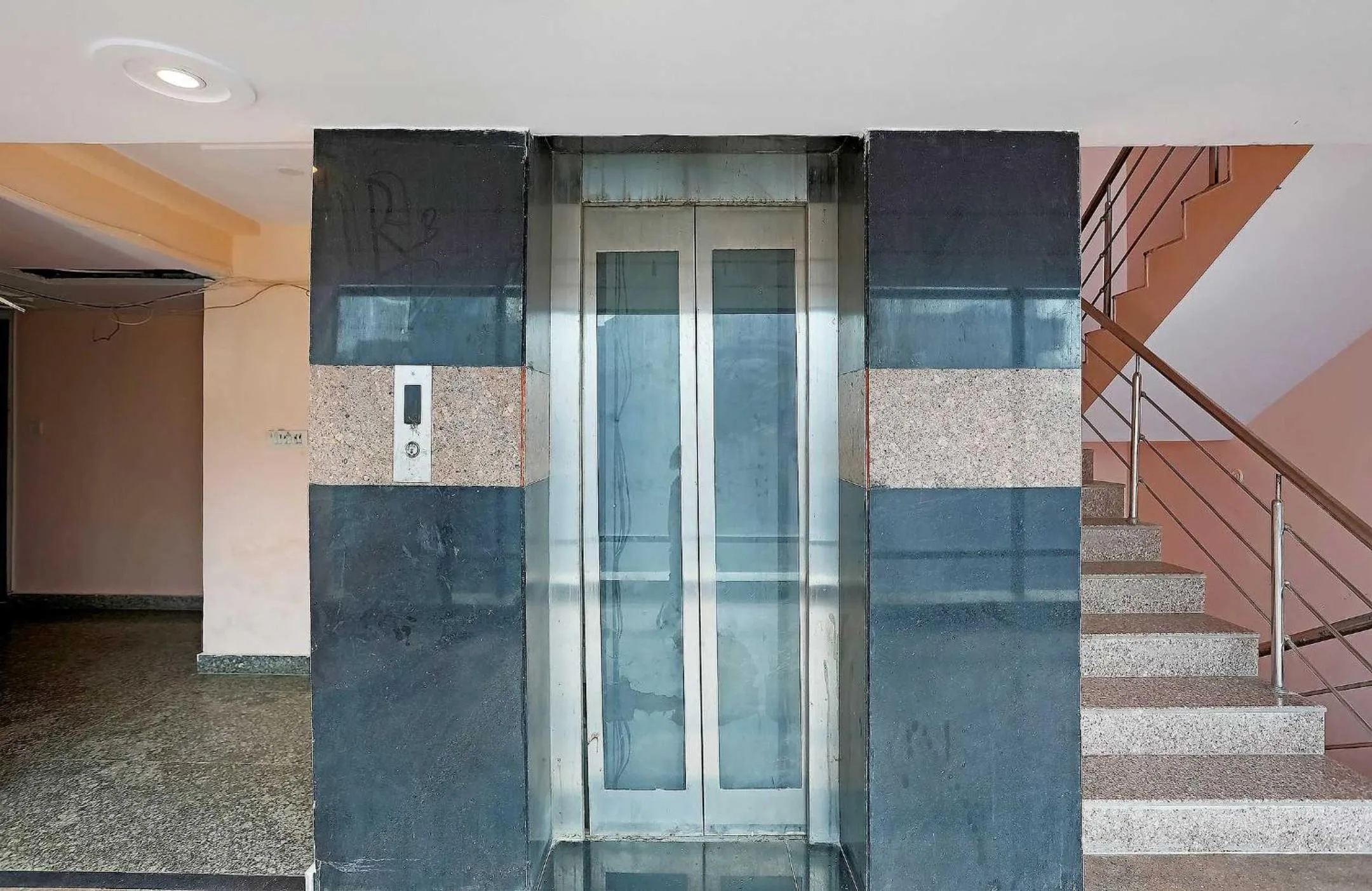 Facade/entrance in Hotel O M.M. Paradise & PG