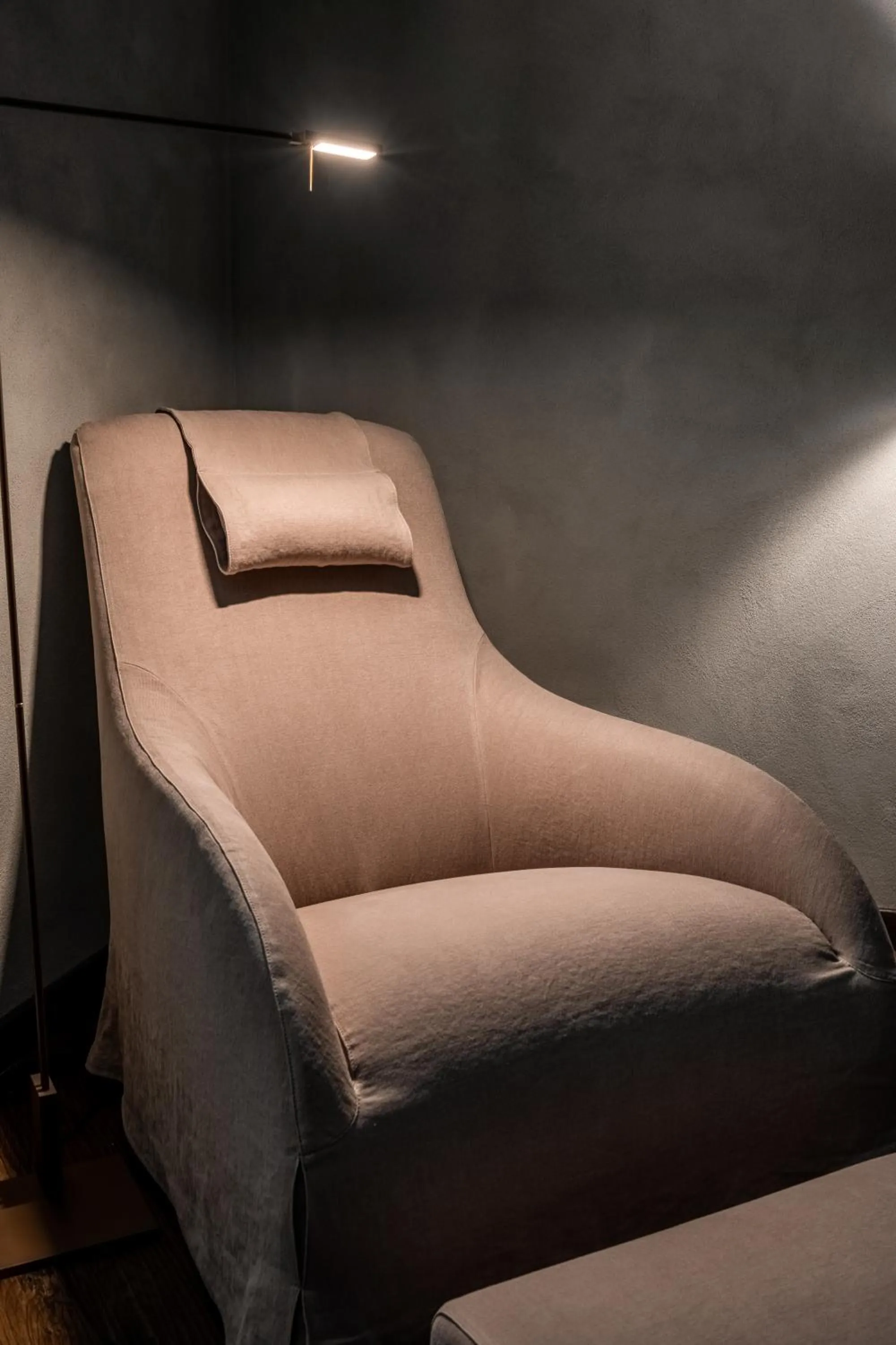 Decorative detail in Oltrarno 1881 Apartments