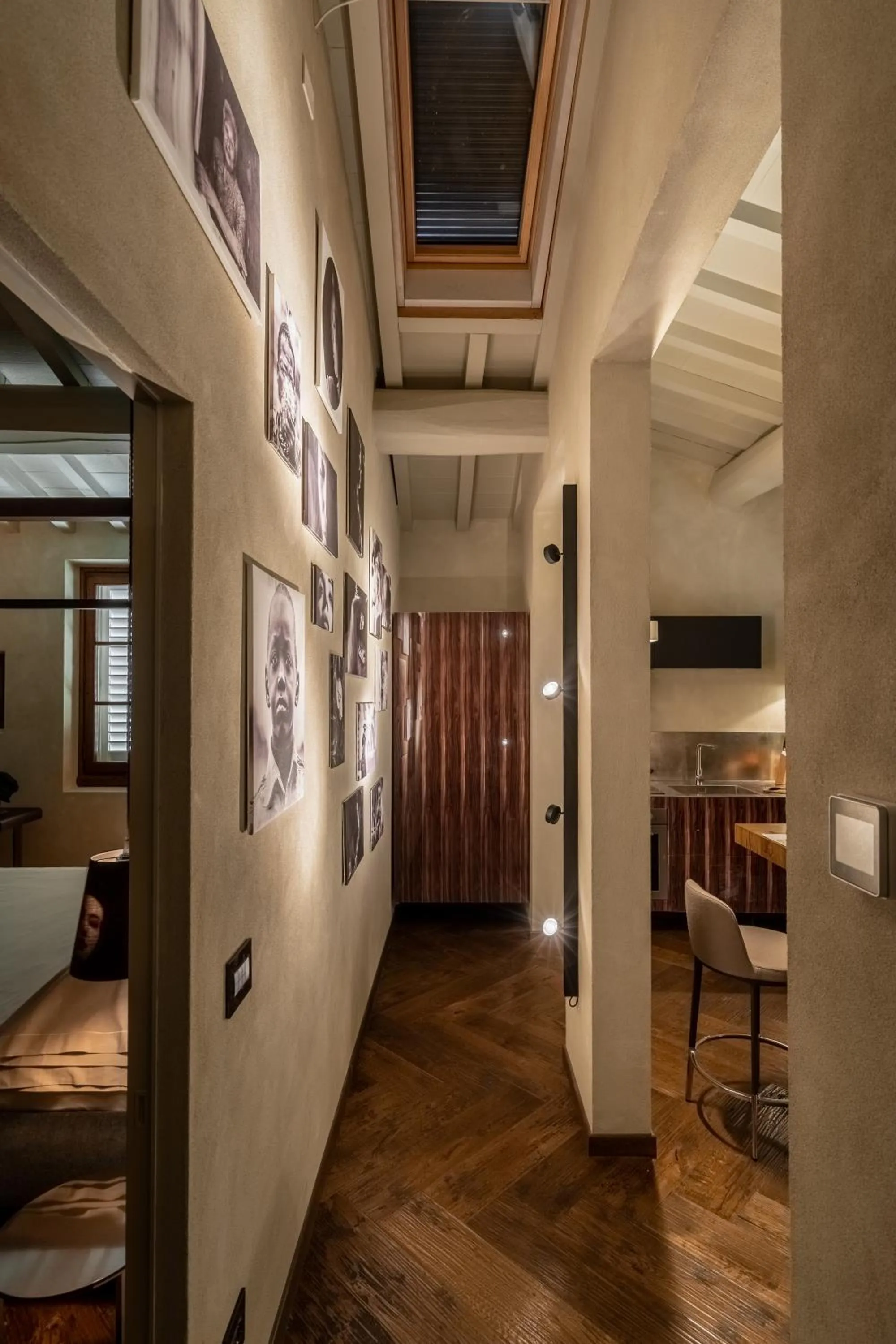 Decorative detail in Oltrarno 1881 Apartments