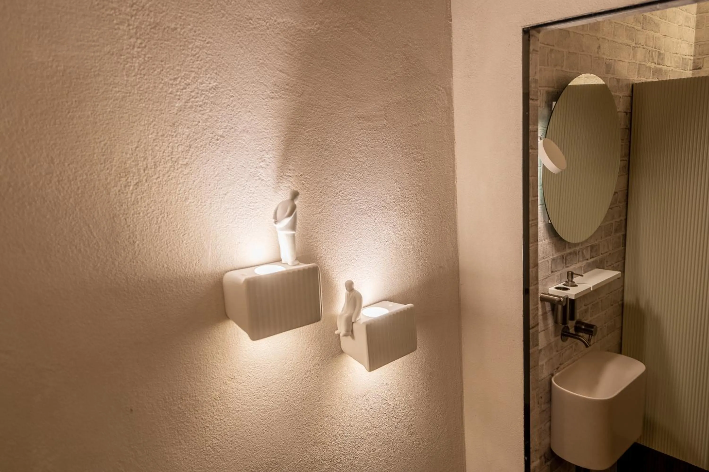 Decorative detail in Oltrarno 1881 Apartments