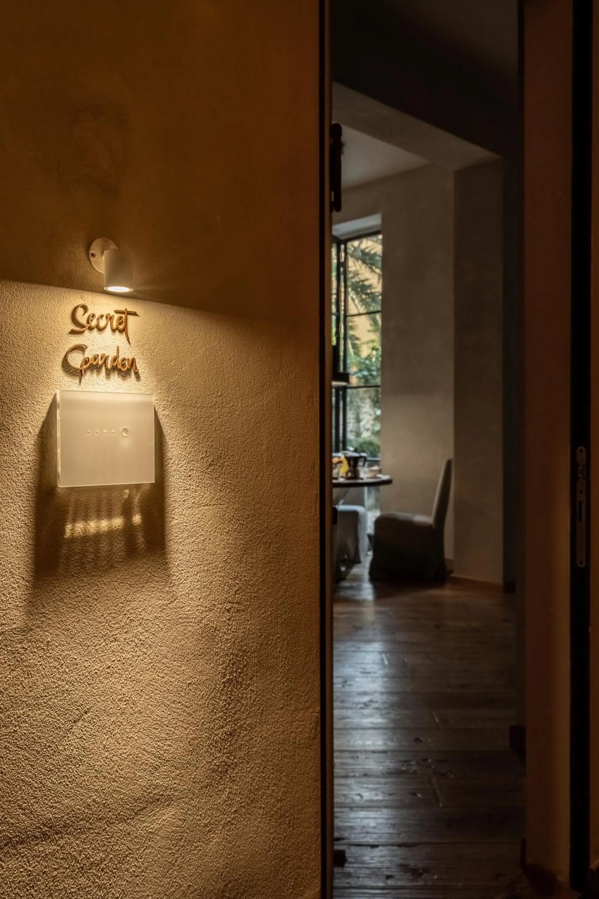 Decorative detail in Oltrarno 1881 Apartments