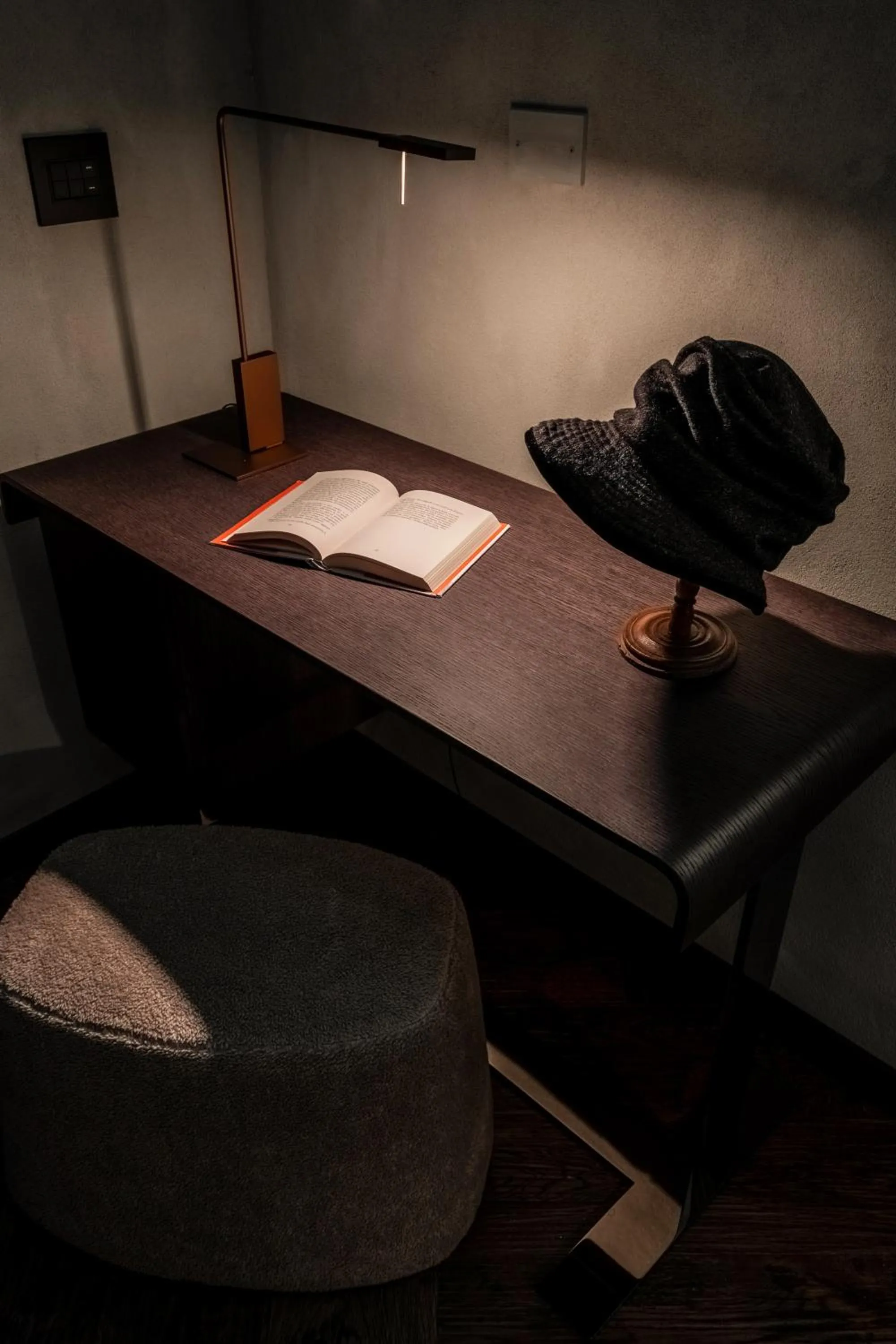 Seating area in Oltrarno 1881 Apartments