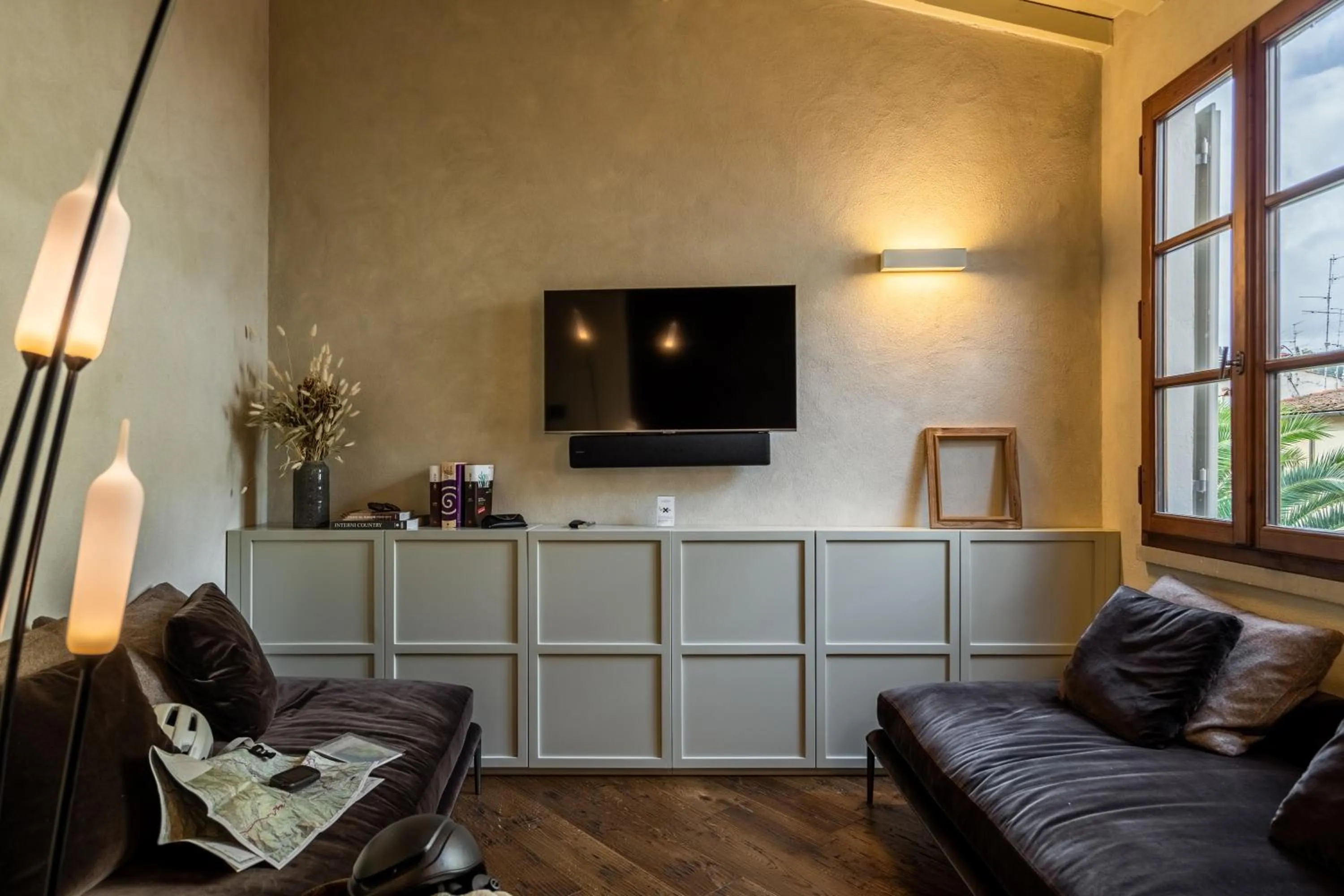 Living room in Oltrarno 1881 Apartments