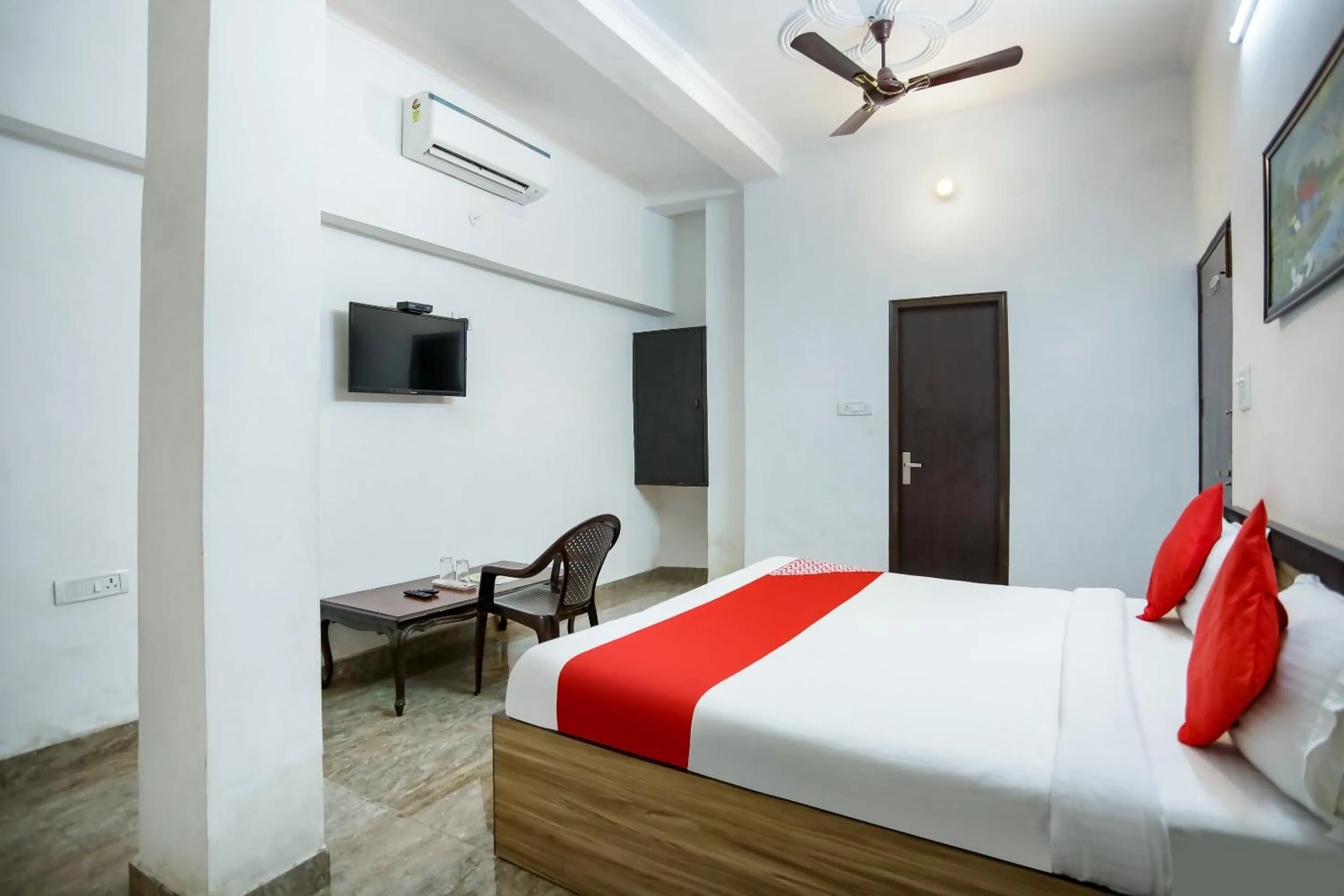 Bedroom in Hotel O SURYA INN