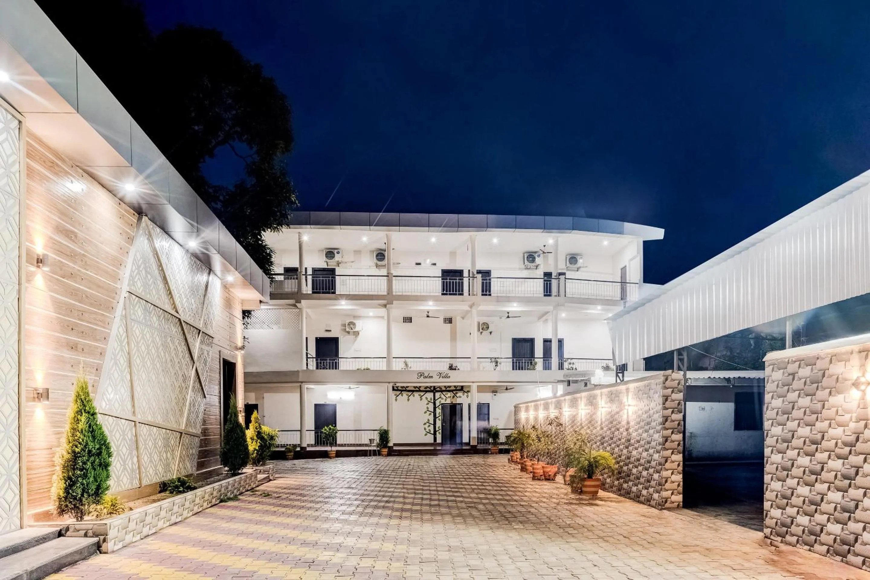 Facade/entrance in Super Capital O Gulmohar Marriage Garden