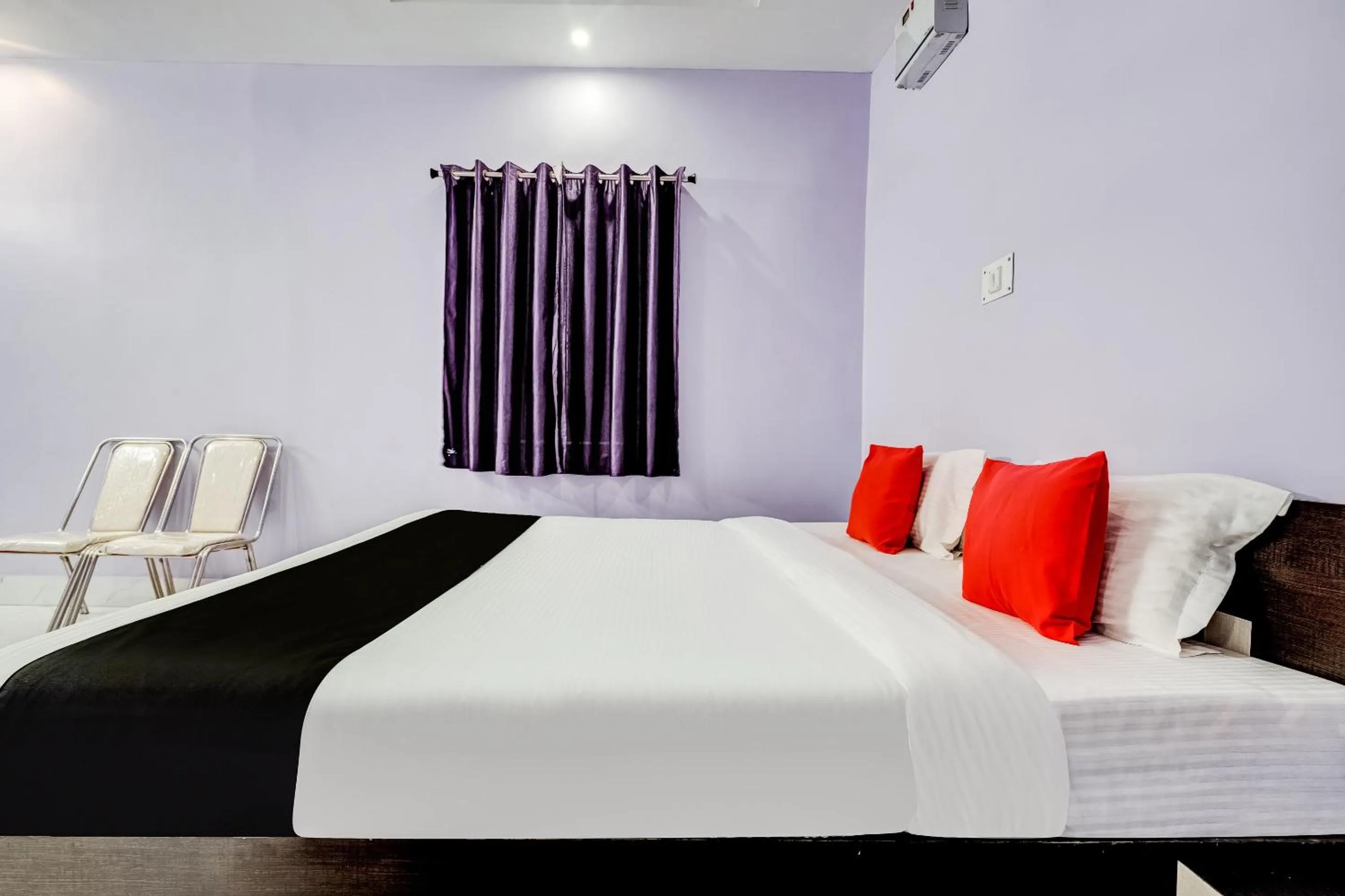 Bedroom, Bed in Super Capital O Gulmohar Marriage Garden