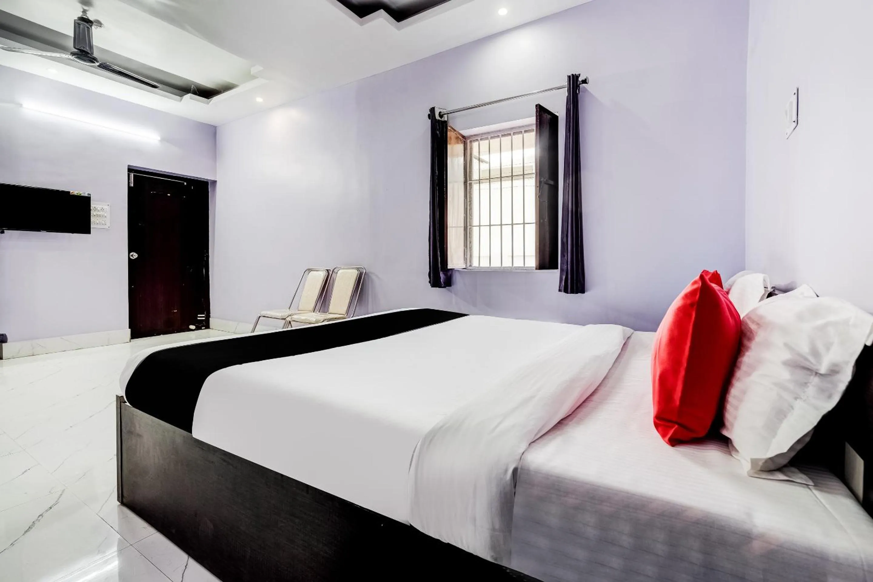 Bedroom, Bed in Super Capital O Gulmohar Marriage Garden