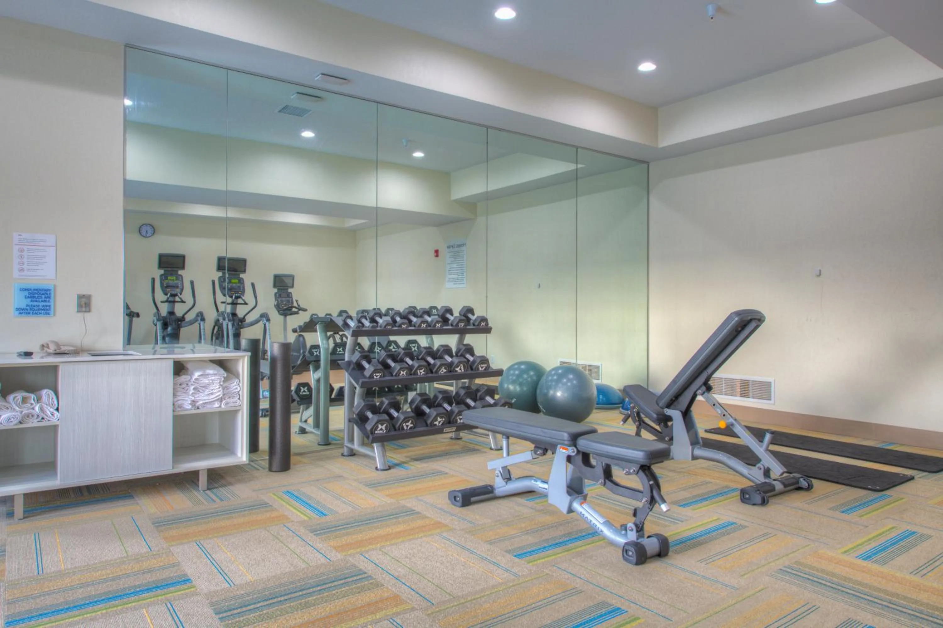 Fitness centre/facilities in Holiday Inn Express & Suites - Remington by IHG