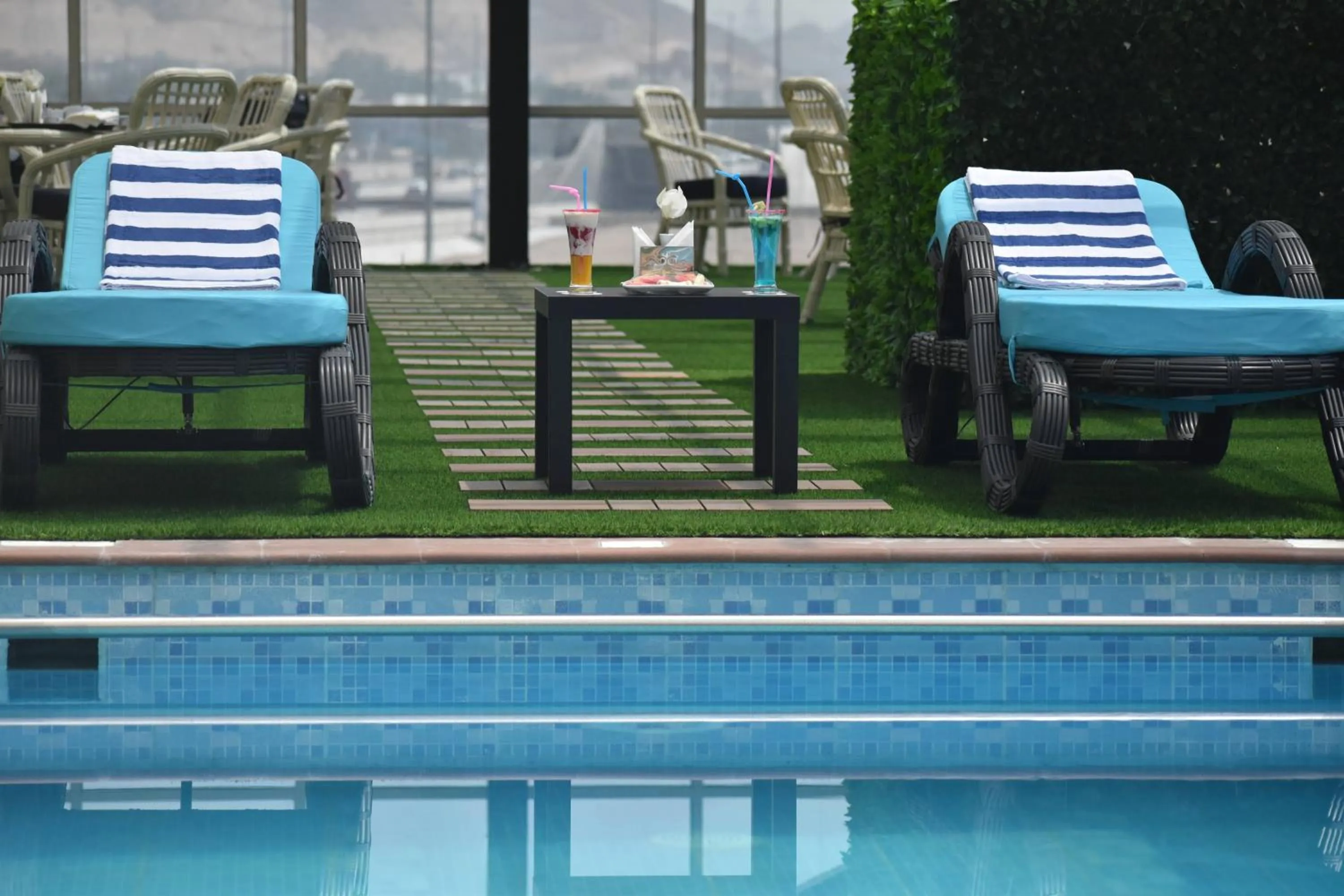 Swimming pool in Jeddah Oasis Hotel