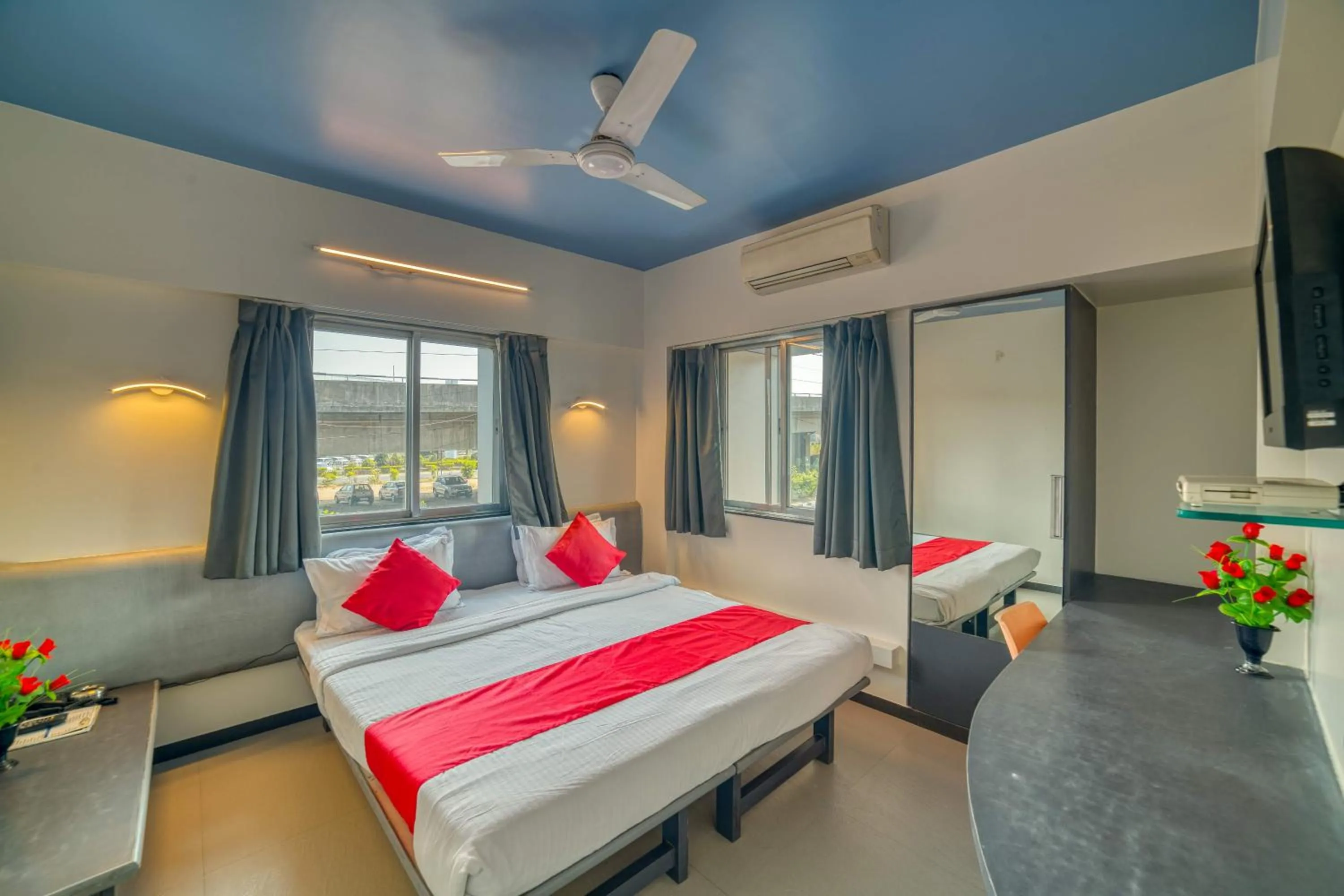 Photo of the whole room, Bed in Hotel Grand Ashwin