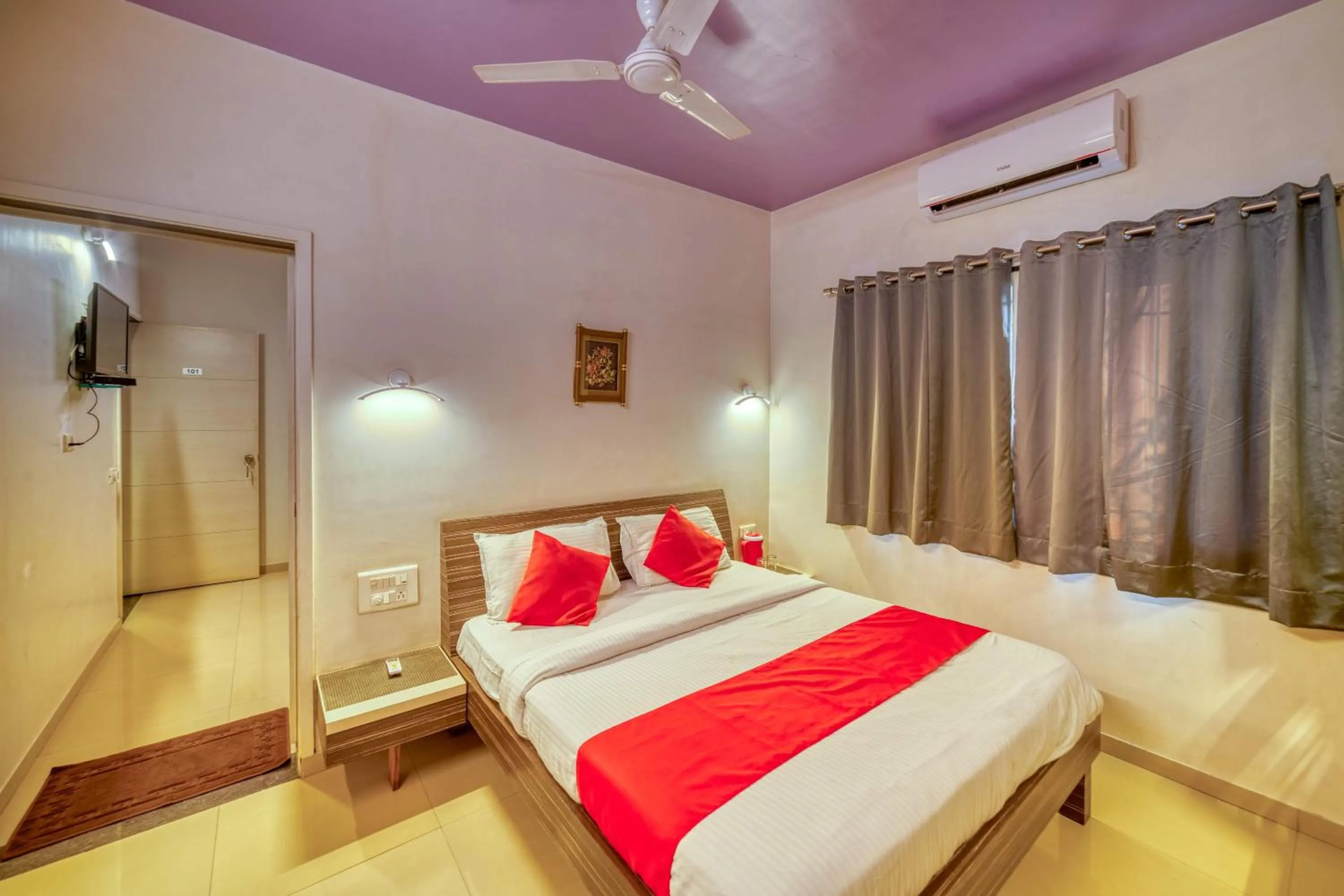 Photo of the whole room, Bed in Hotel Grand Ashwin