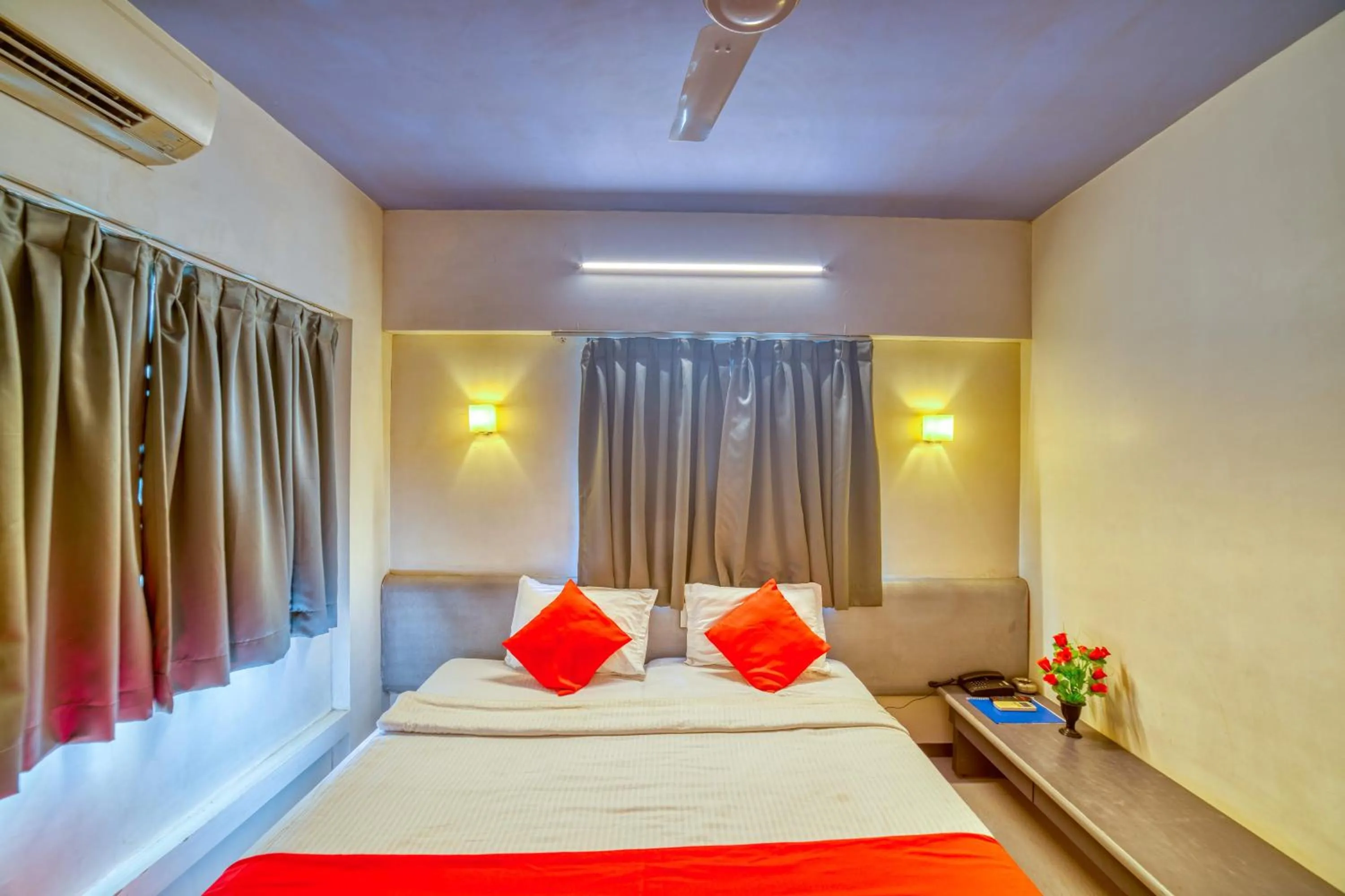 Bed in Hotel Grand Ashwin