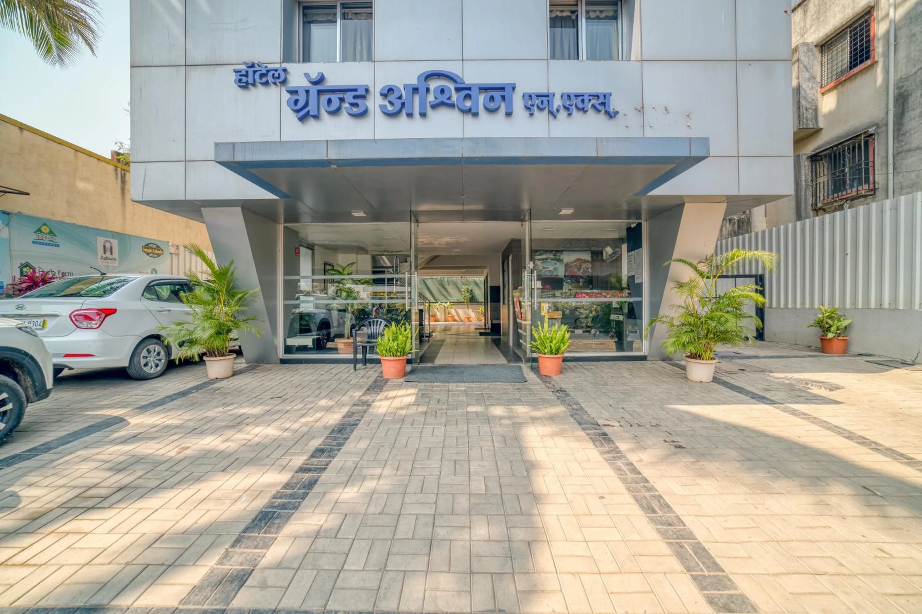 Facade/entrance in Hotel Grand Ashwin