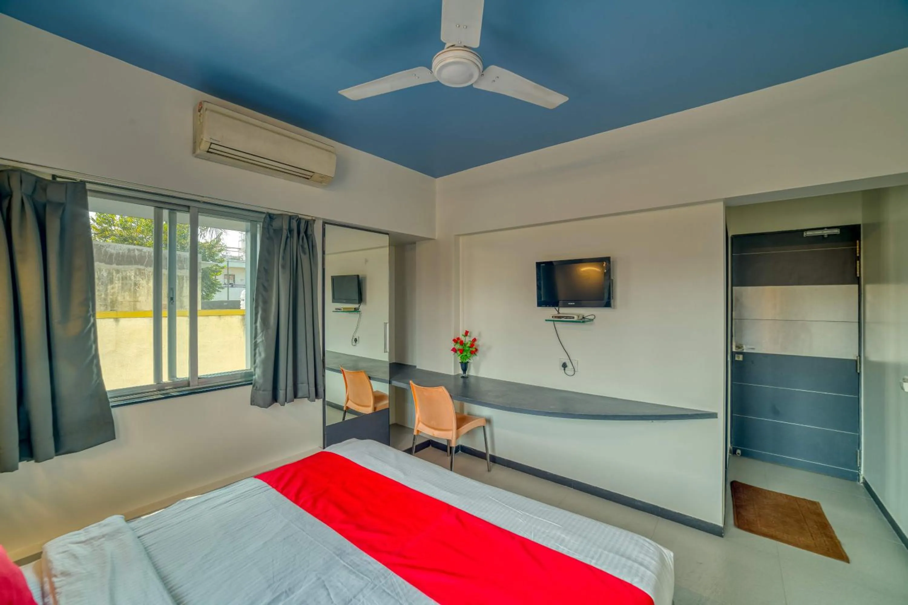 Photo of the whole room, Bed in Hotel Grand Ashwin