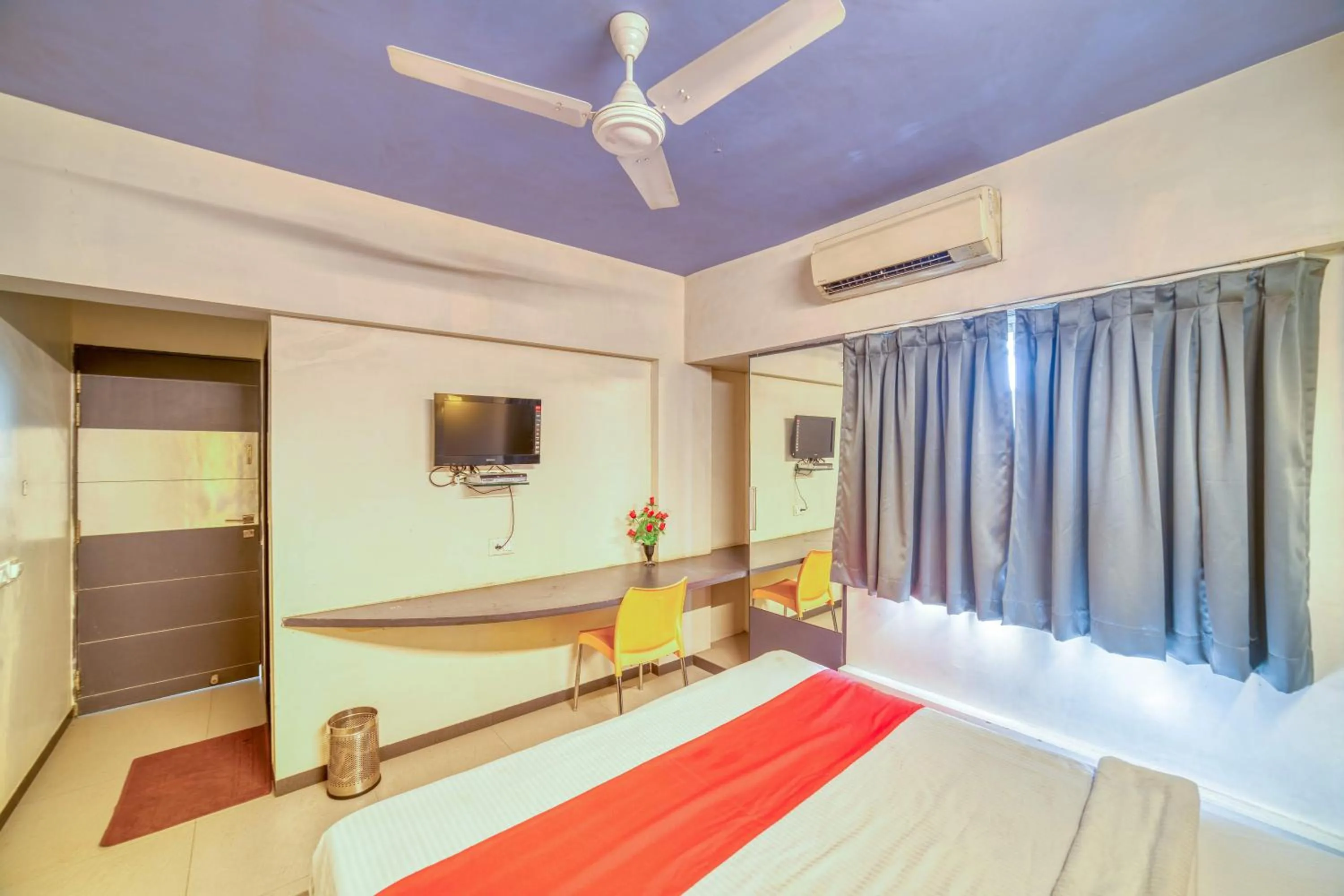 Photo of the whole room, Bed in Hotel Grand Ashwin