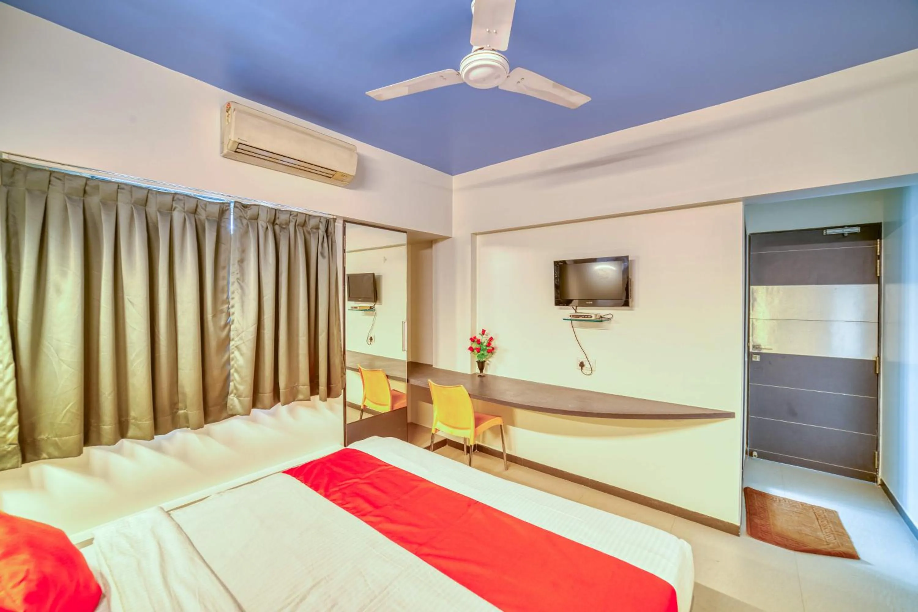 Photo of the whole room, Bed in Hotel Grand Ashwin