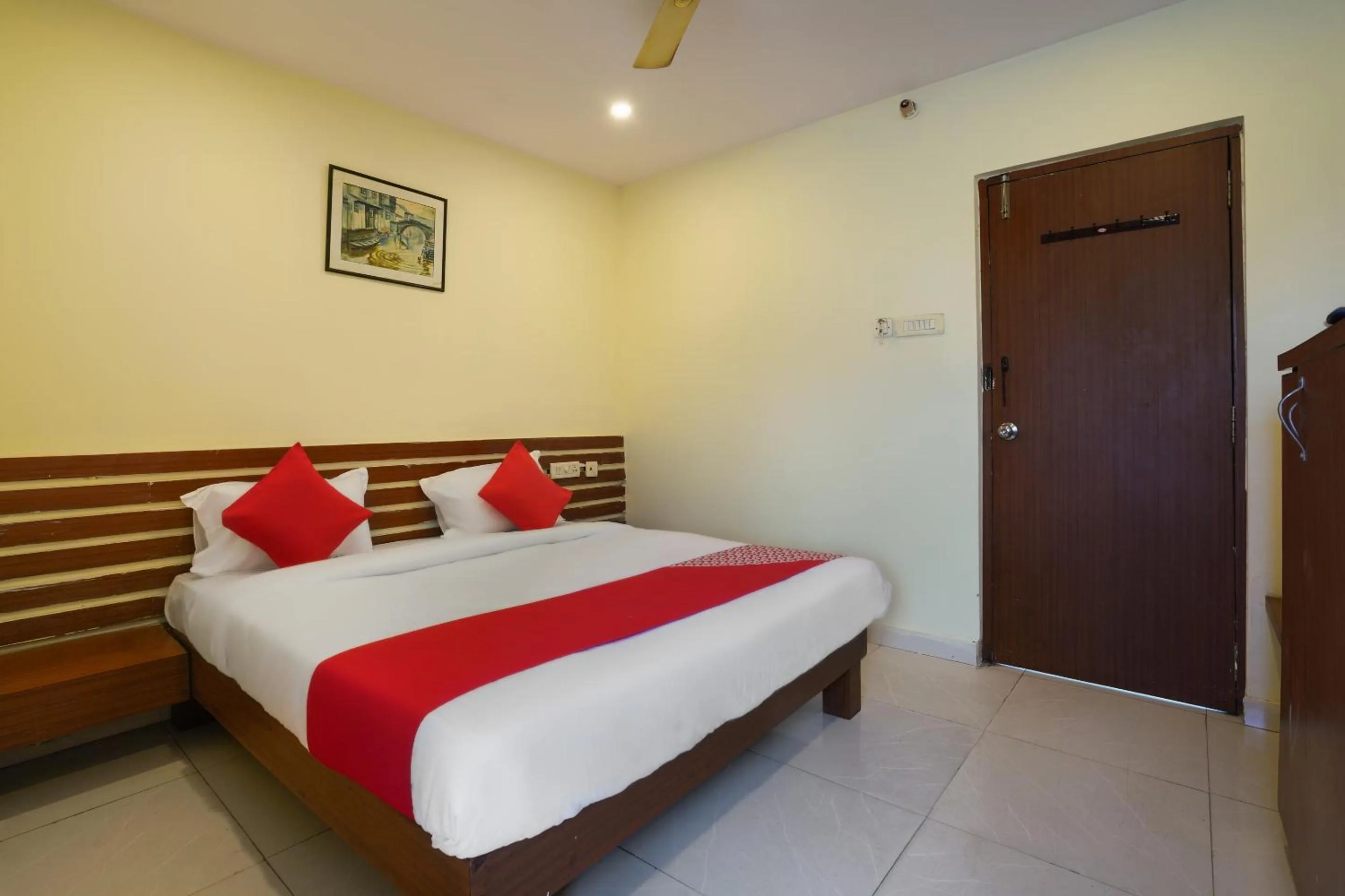 Bedroom in Hotel O Pariwar Inn