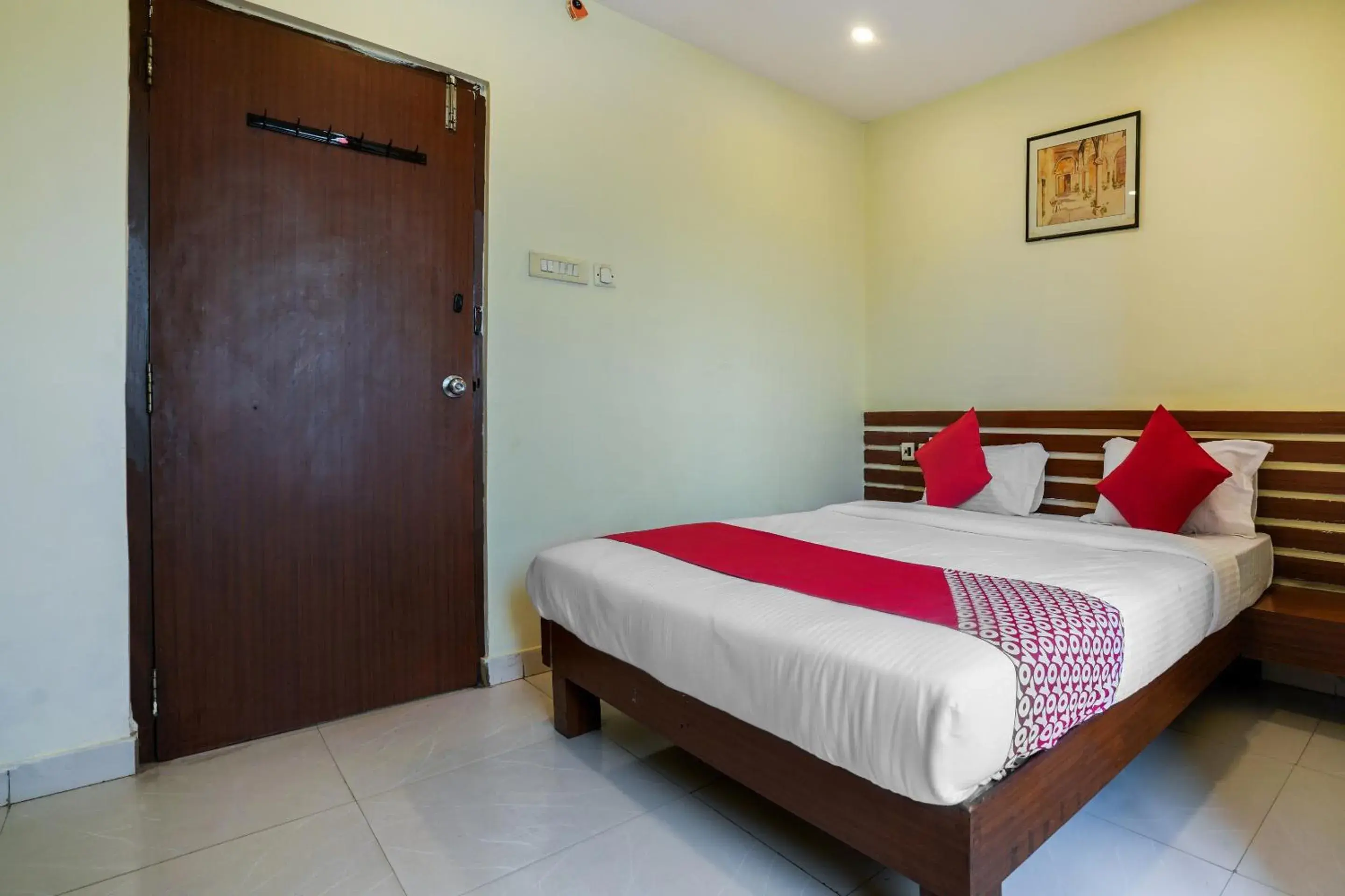 Bedroom in Hotel O Pariwar Inn Bedroom in Hotel O Pariwar Inn