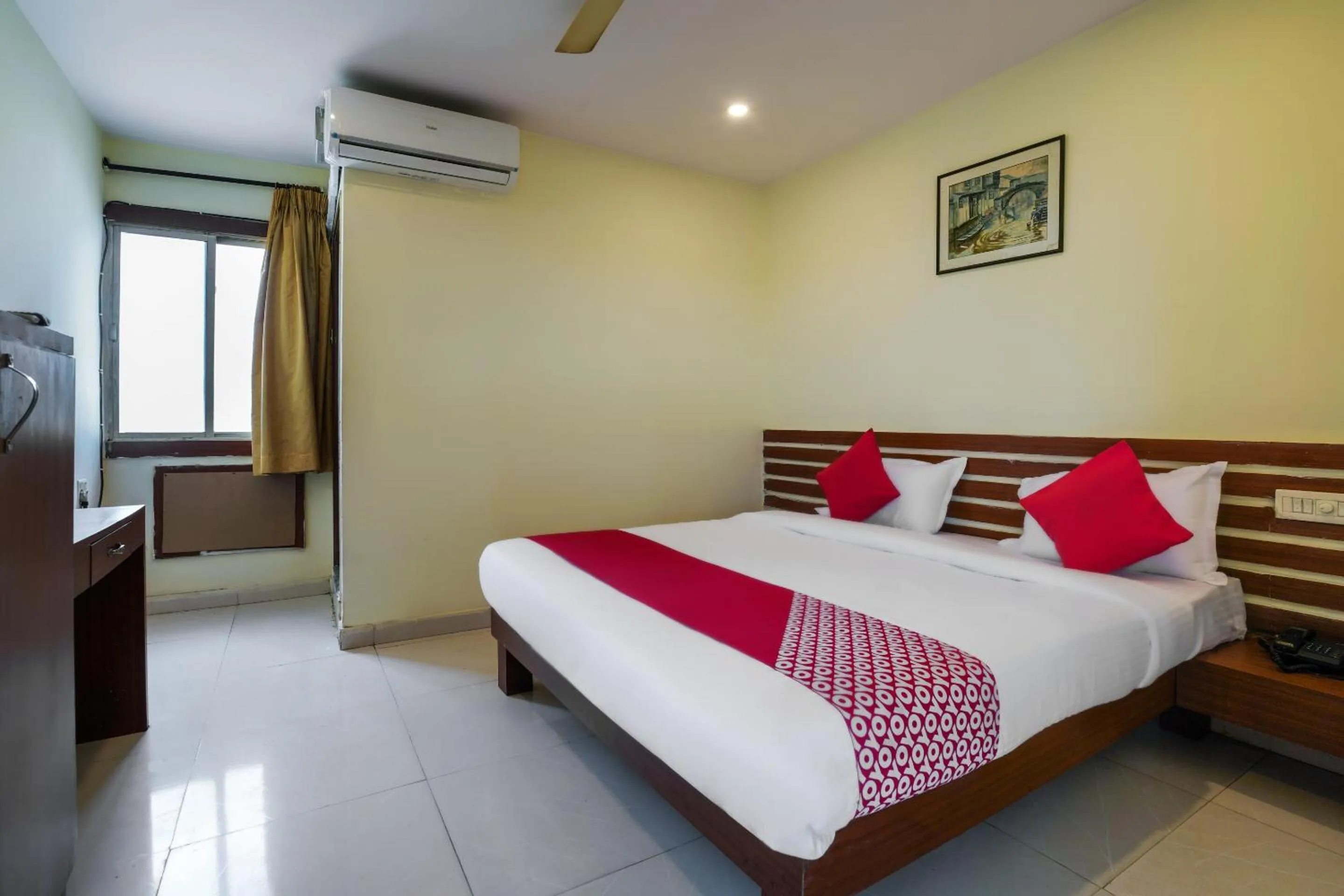 Bedroom in Hotel O Pariwar Inn
