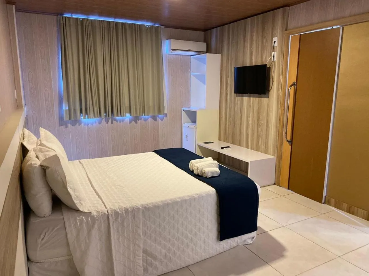 Bedroom, Bed in Farol Plaza Hotel