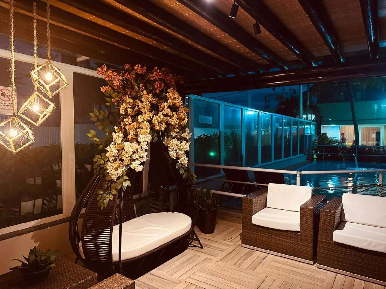 Swimming pool in Farol Plaza Hotel