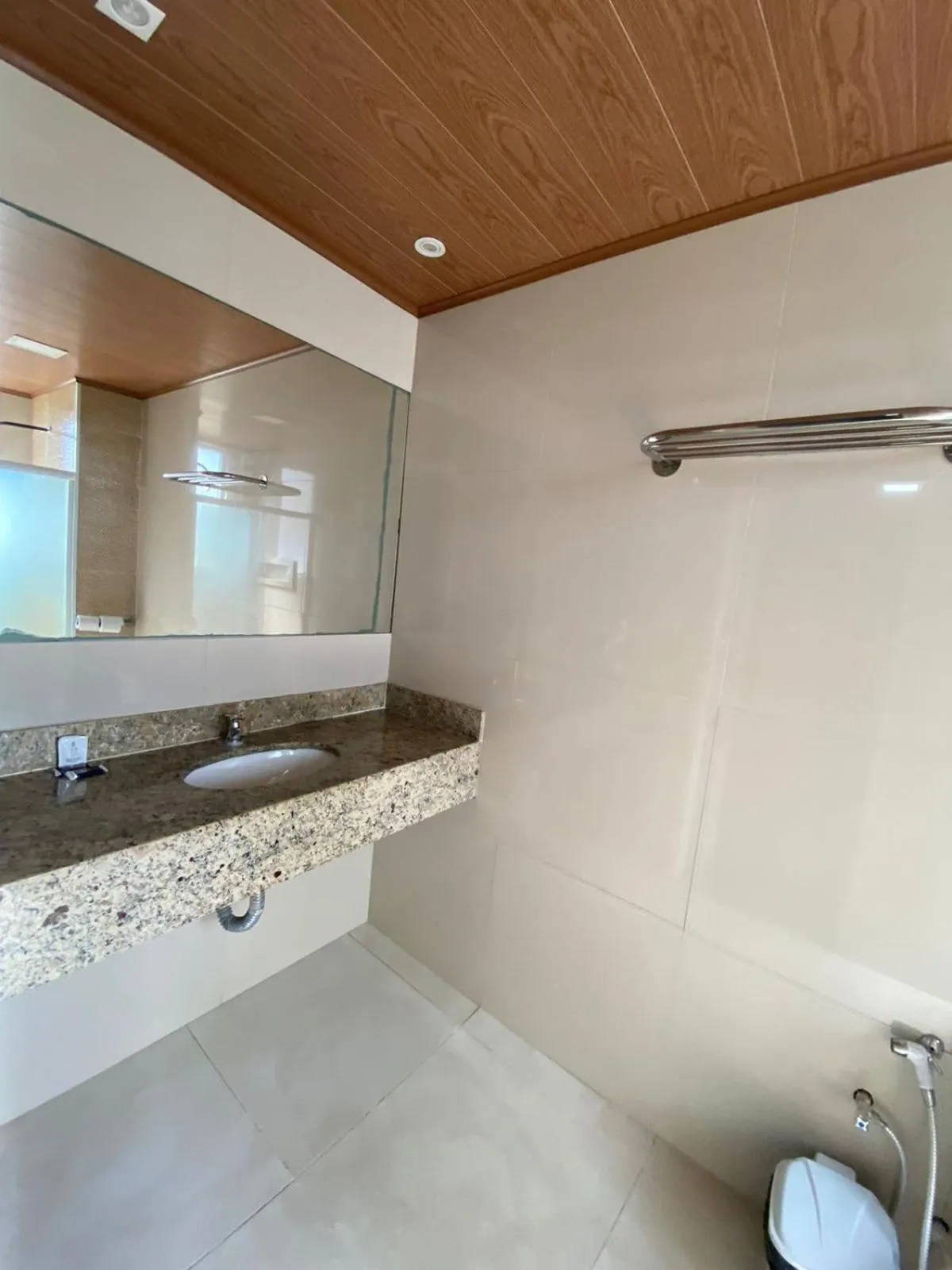 Bathroom in Farol Plaza Hotel