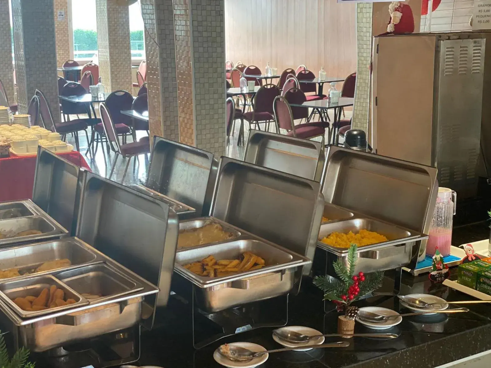 Restaurant/places to eat in Farol Plaza Hotel Restaurant/places to eat in Farol Plaza Hotel